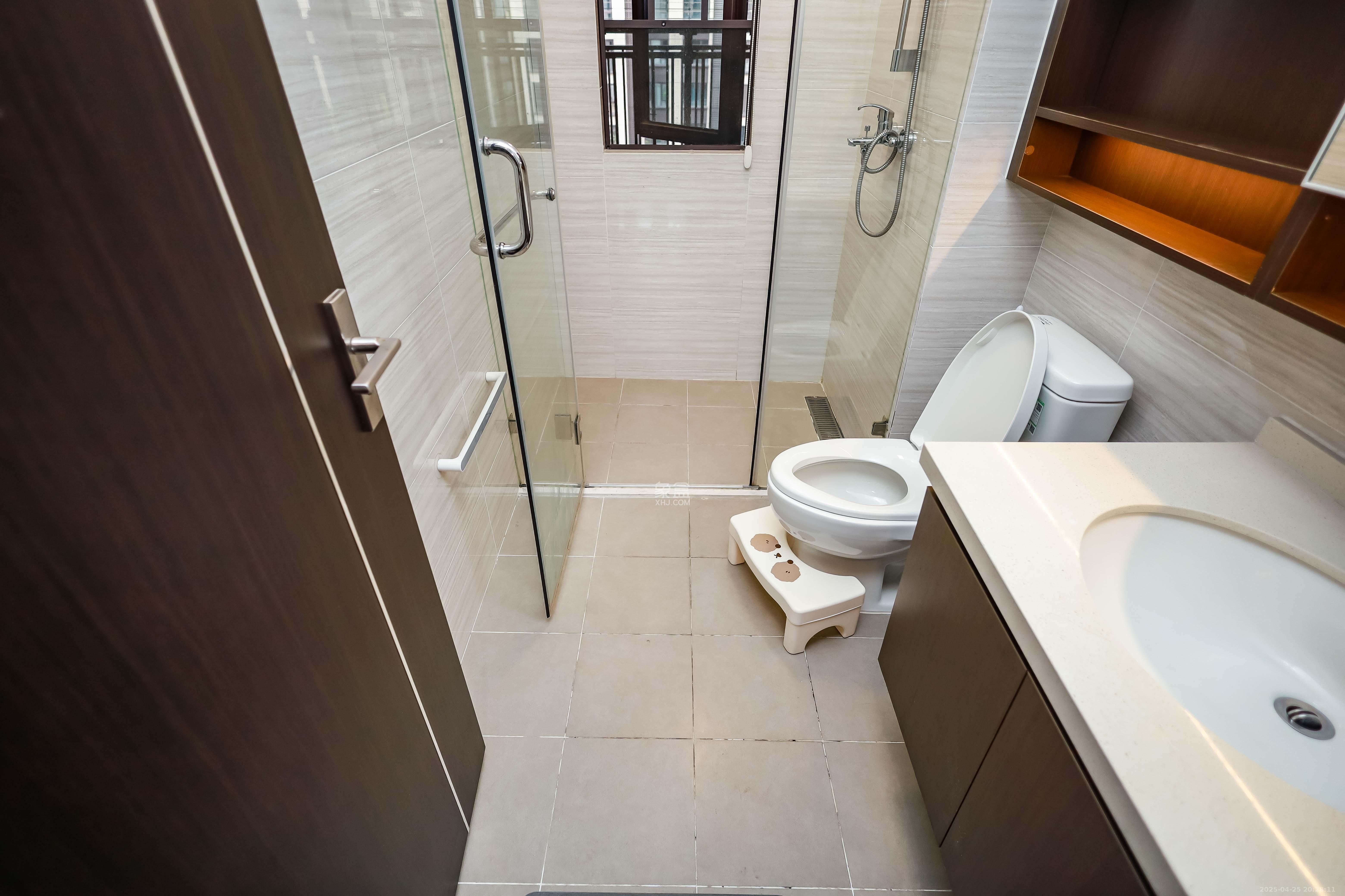 长沙美的麓府 3室2厅2卫 98.0万 长沙美的麓府 3室2厅2卫 98.0万卫生间