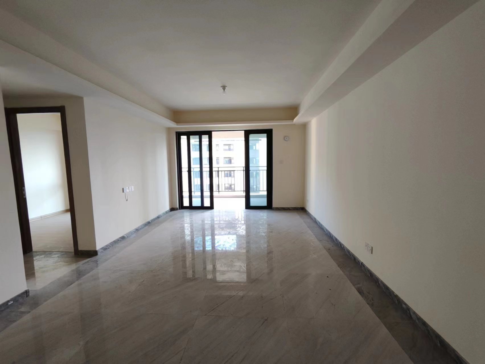 碧桂园翘楚棠  4室2厅2卫    2000.0元/月