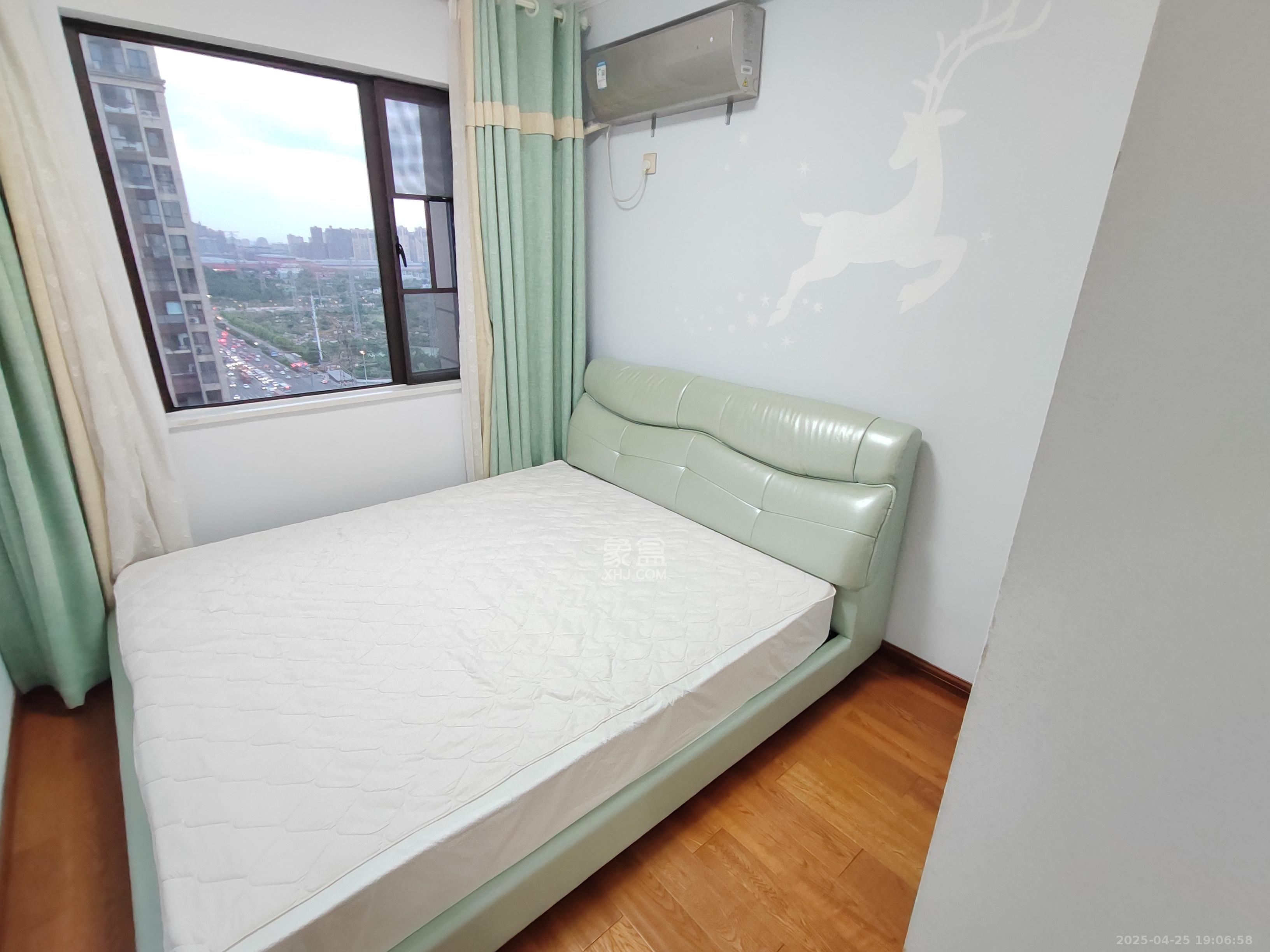 星湖湾二期高层  3室2厅1卫   2300.00元/月室内图