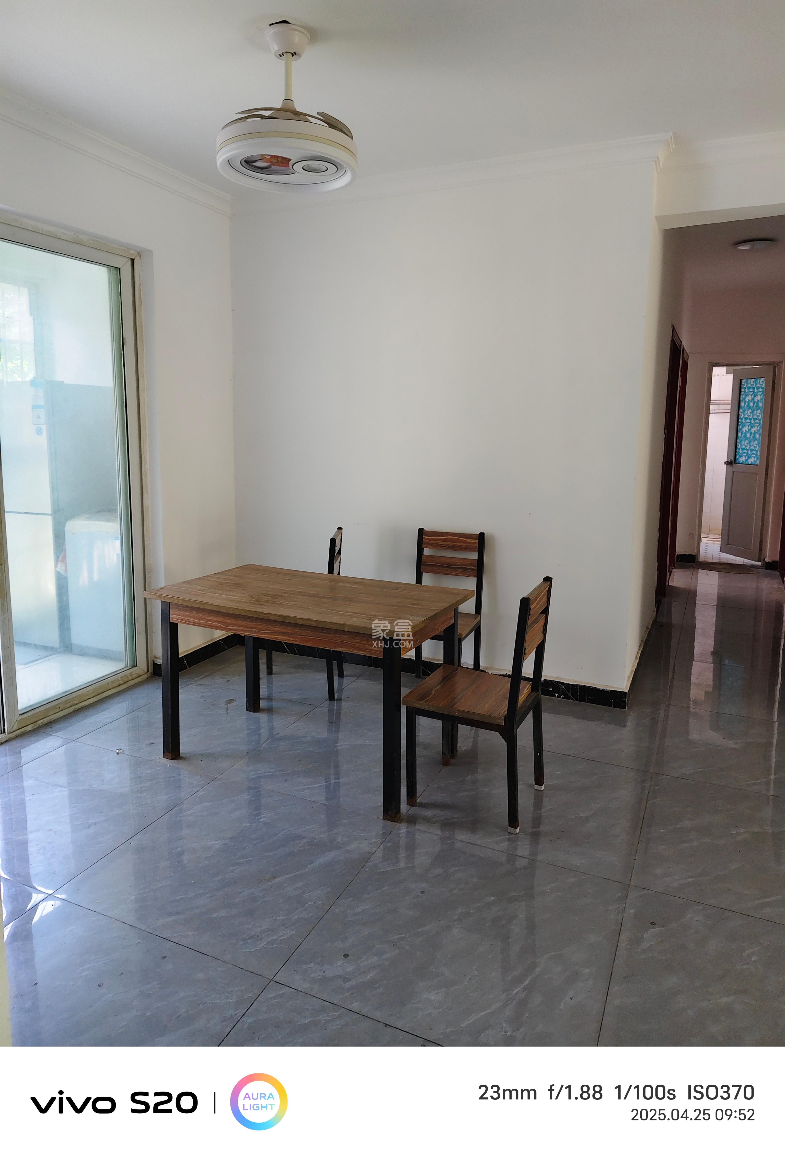 东业苹果社区 4室2厅2卫 2500.0元/月 东业苹果社区 4室2厅2卫 2500.0元/月室内图