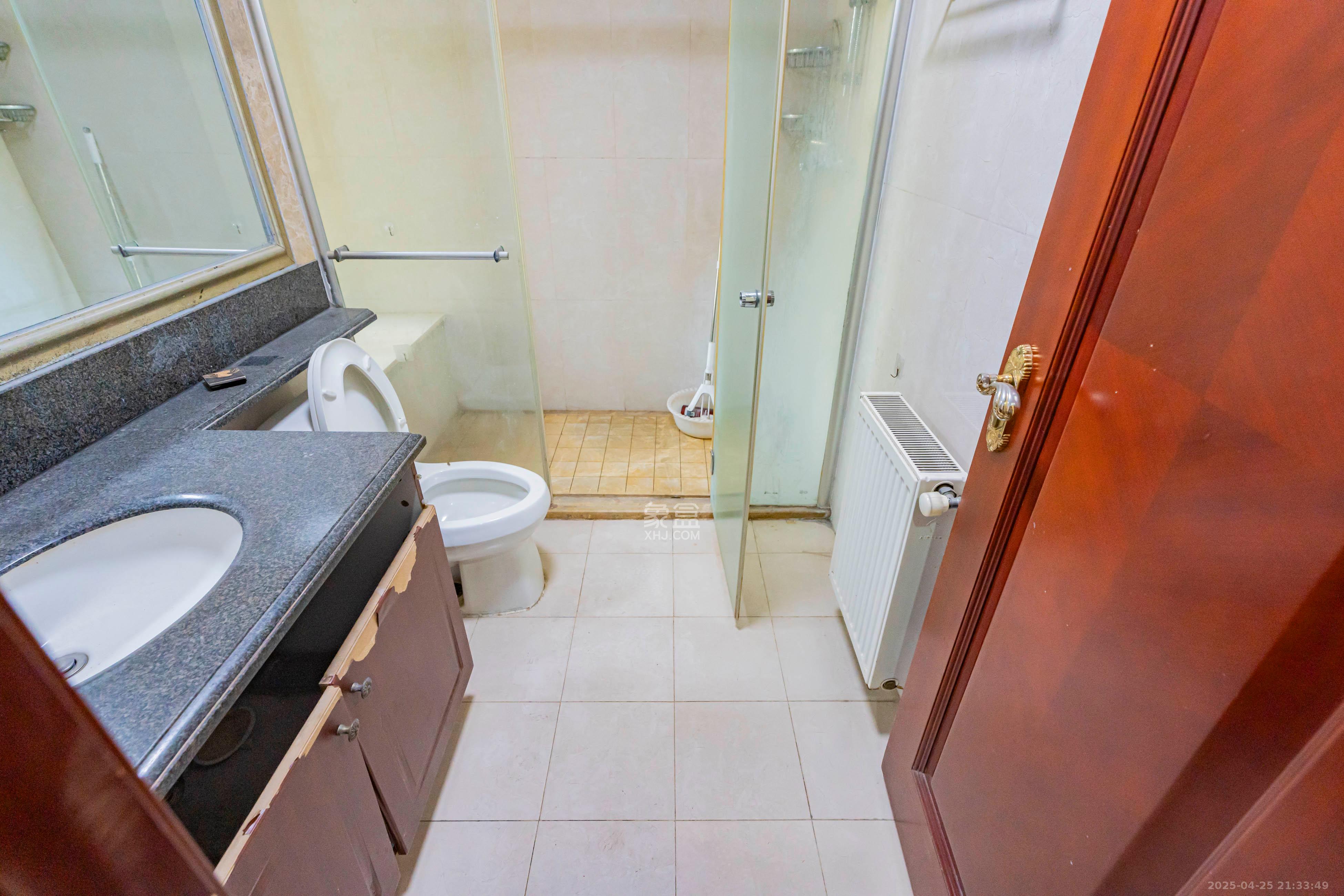 恒大雅苑 3室2厅2卫 107.0万 恒大雅苑 3室2厅2卫 107.0万卫生间