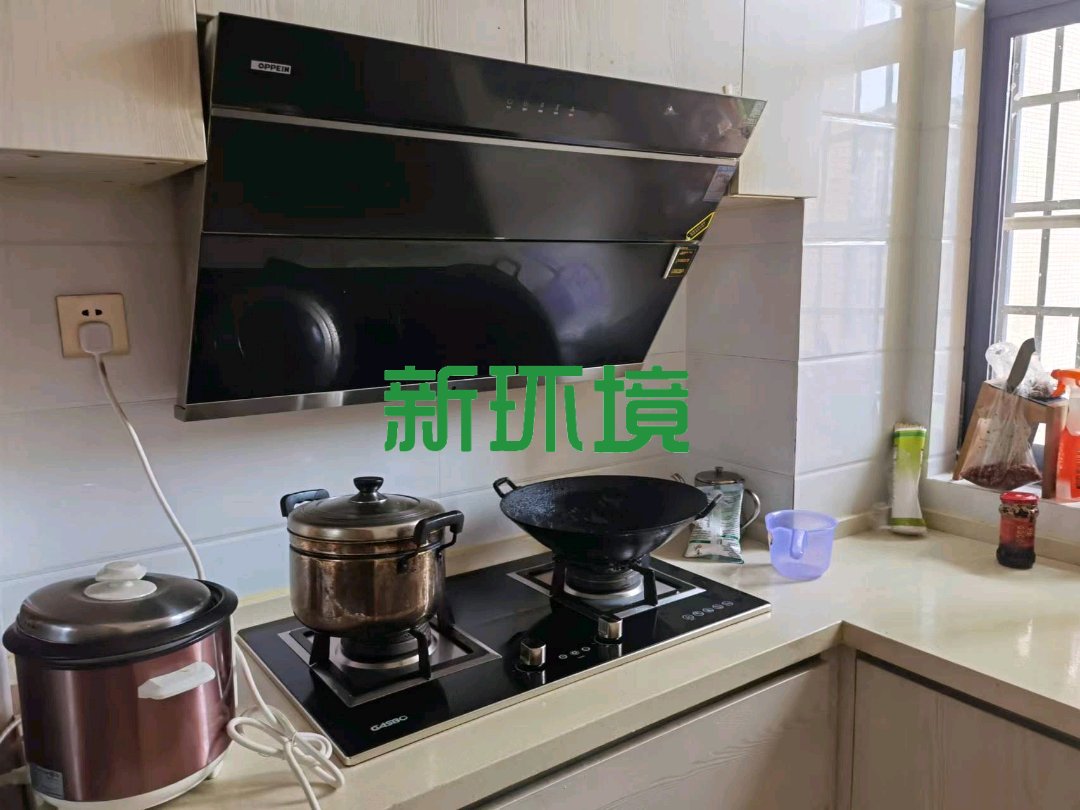 龙源华城  3室2厅2卫   79.80万客厅