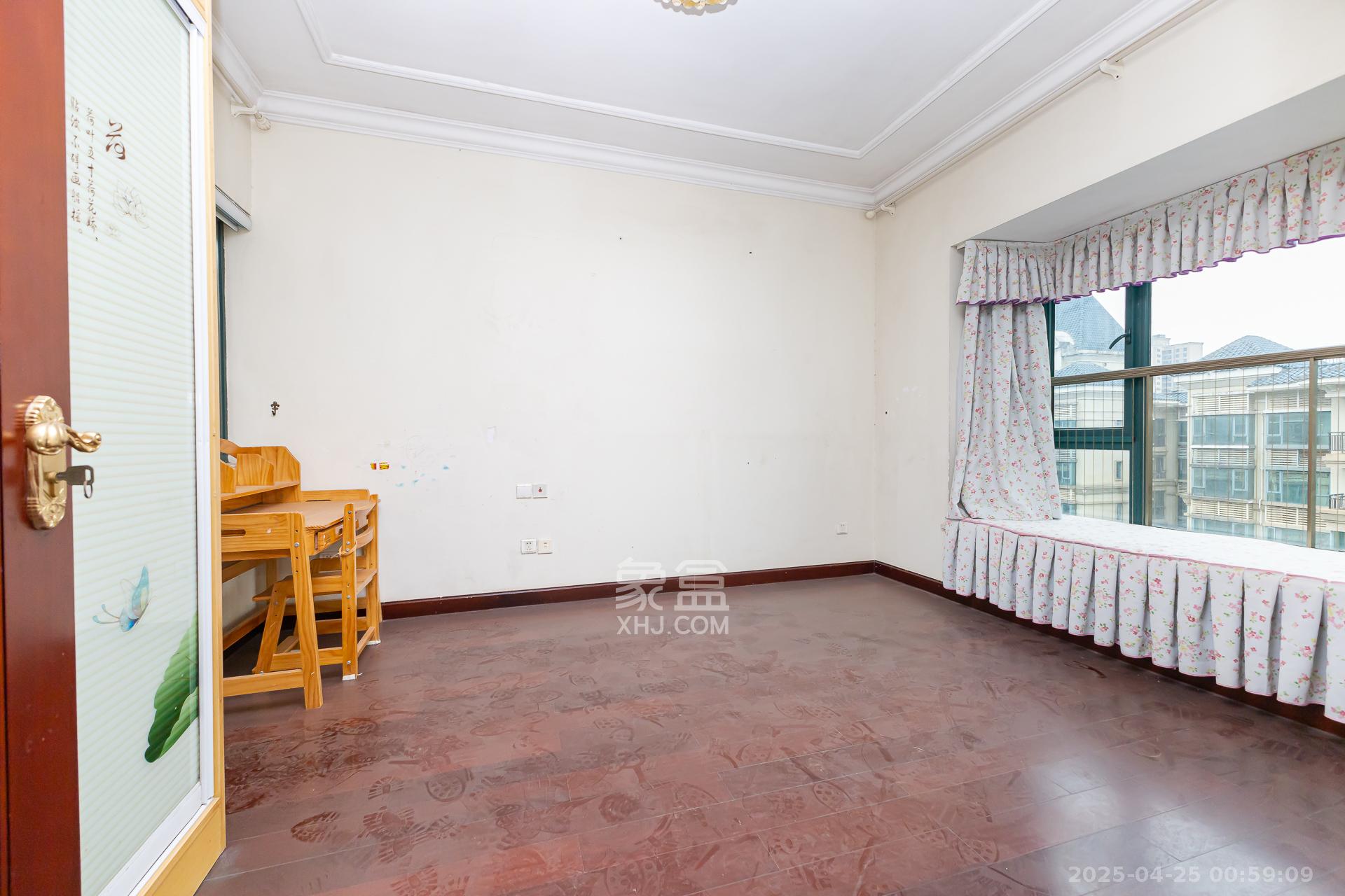 恒大名都 3室2厅1卫 46.0万 恒大名都 3室2厅1卫 46.0万卧室