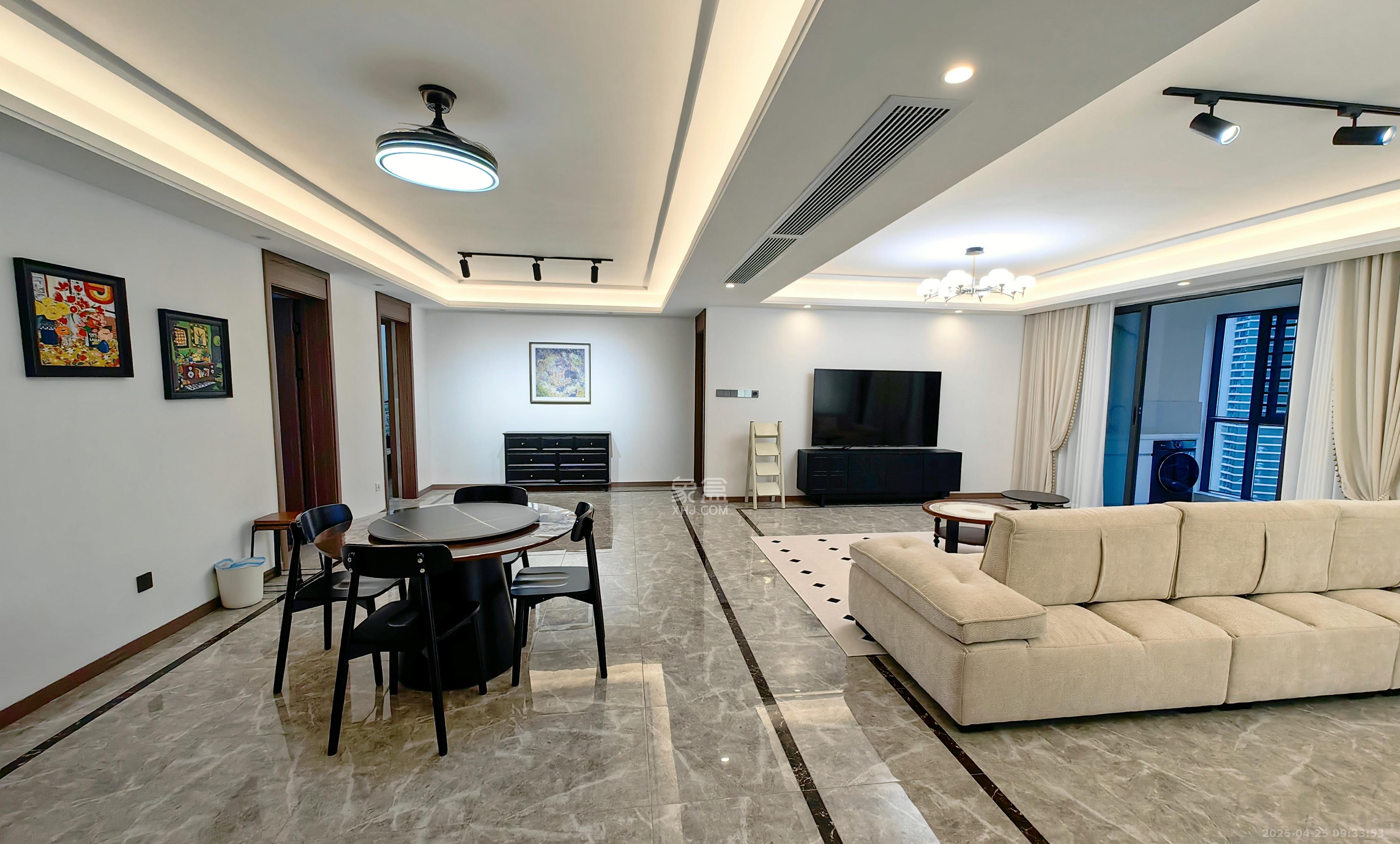 绿地V岛 4室2厅2卫 8800.0元/月 绿地V岛 4室2厅2卫 8800.0元/月室内图