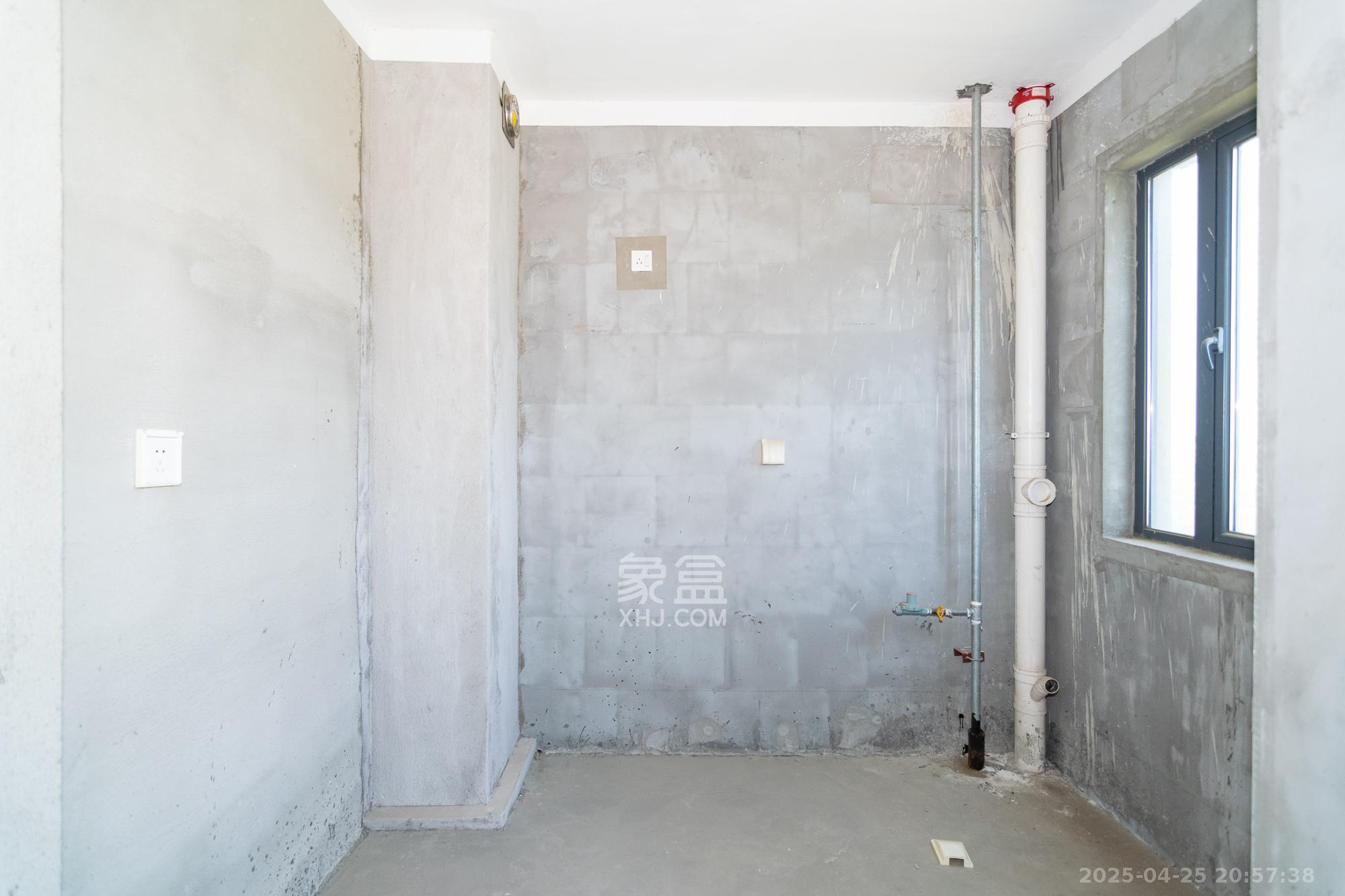 荣盛岳麓峰景 3室2厅2卫 85.0万 荣盛岳麓峰景 3室2厅2卫 85.0万厨房