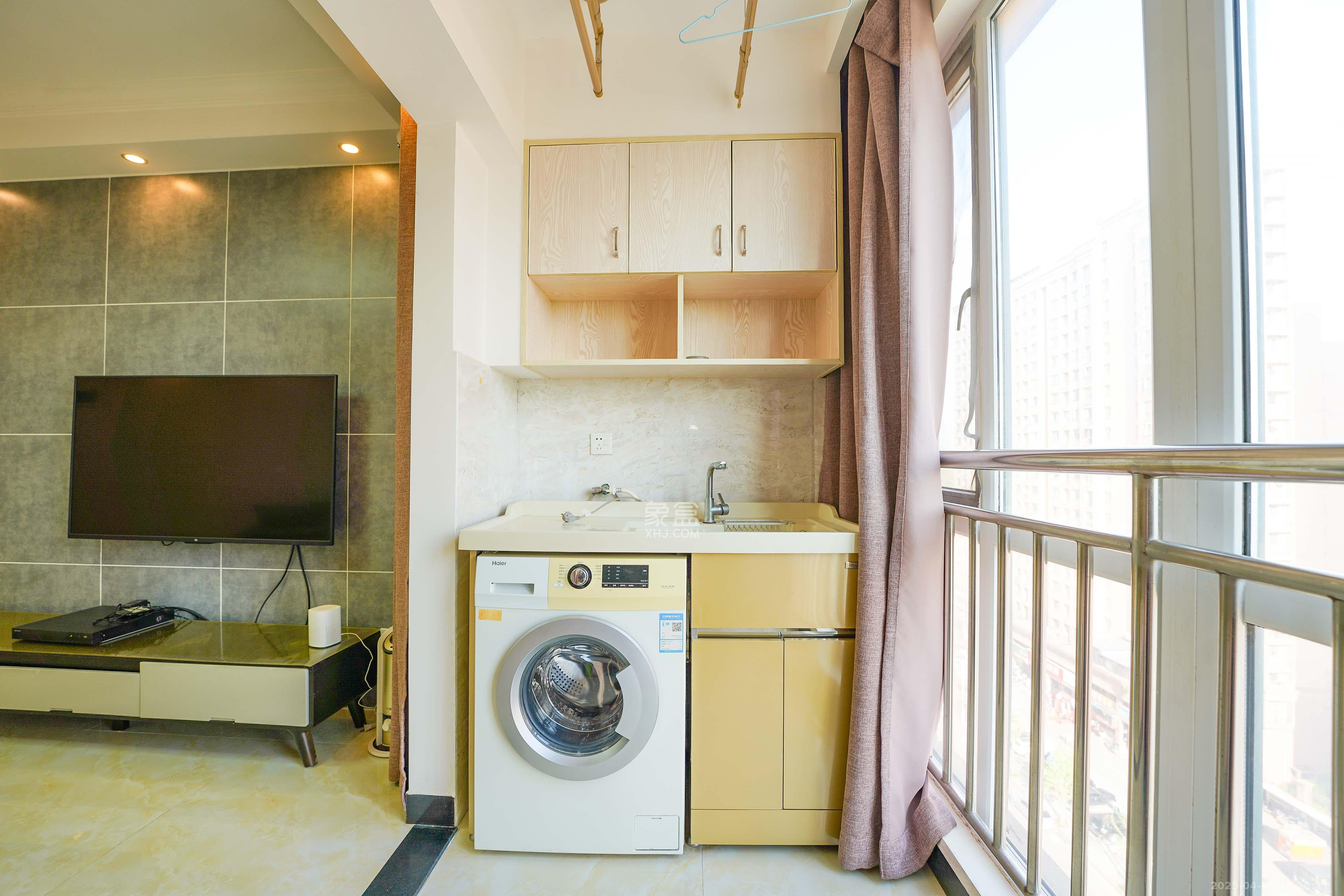 丽发新城  2室2厅1卫   70.00万客厅
