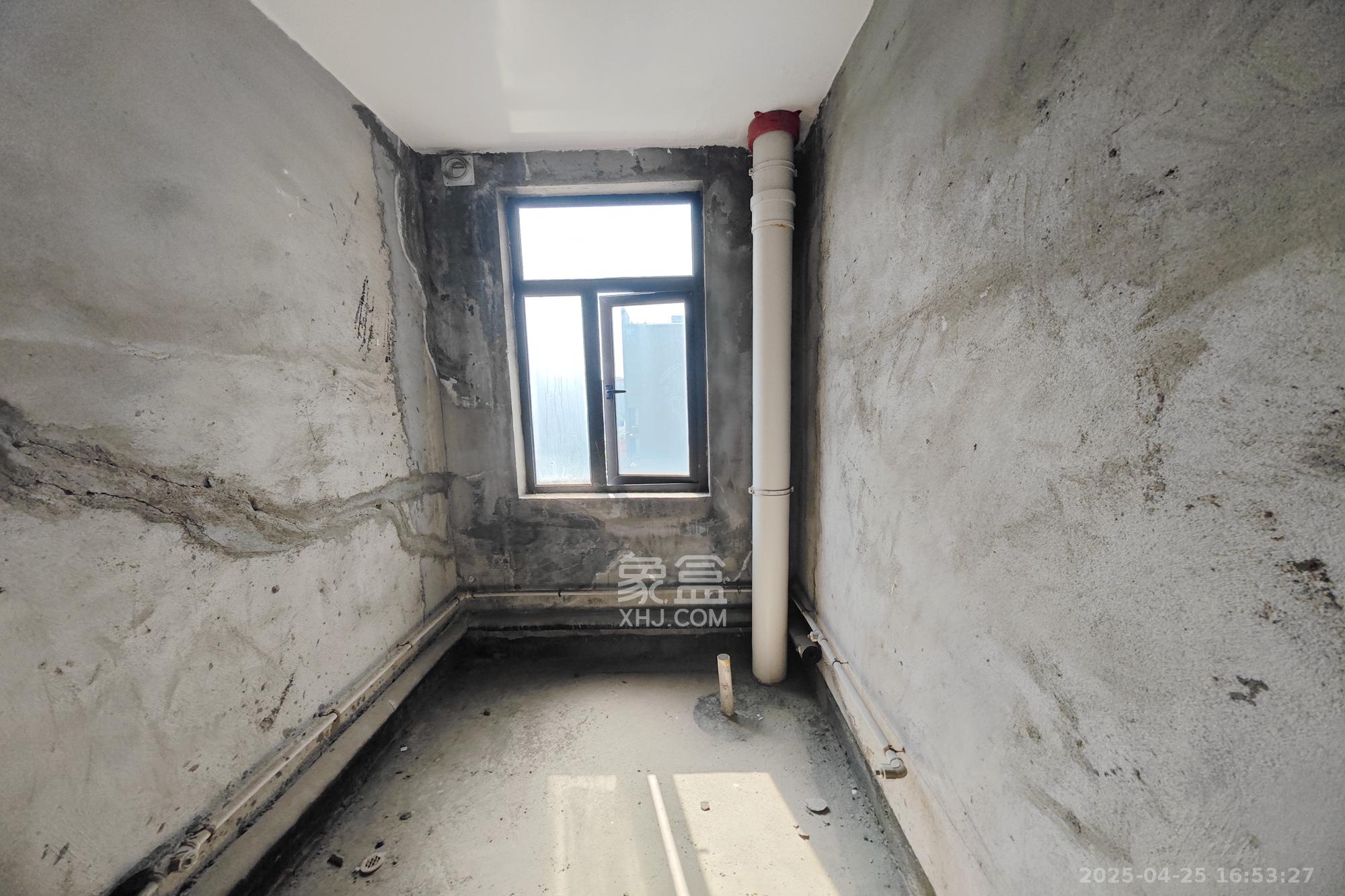 和卉家园 8室2厅4卫 396.0万 和卉家园 8室2厅4卫 396.0万其他