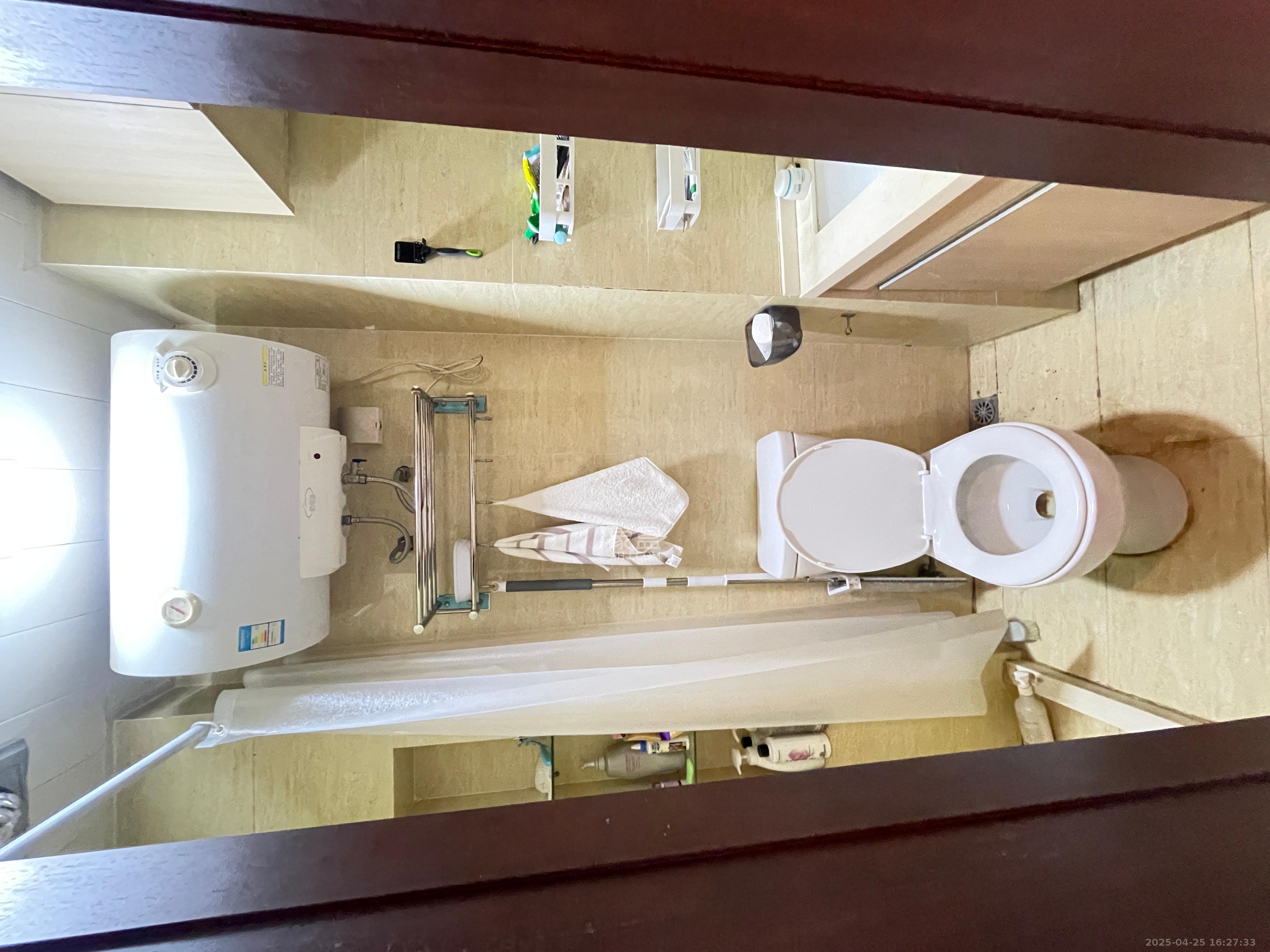 綠地中央廣場  1室1廳1衛(wèi)    1600.0元/月室內圖