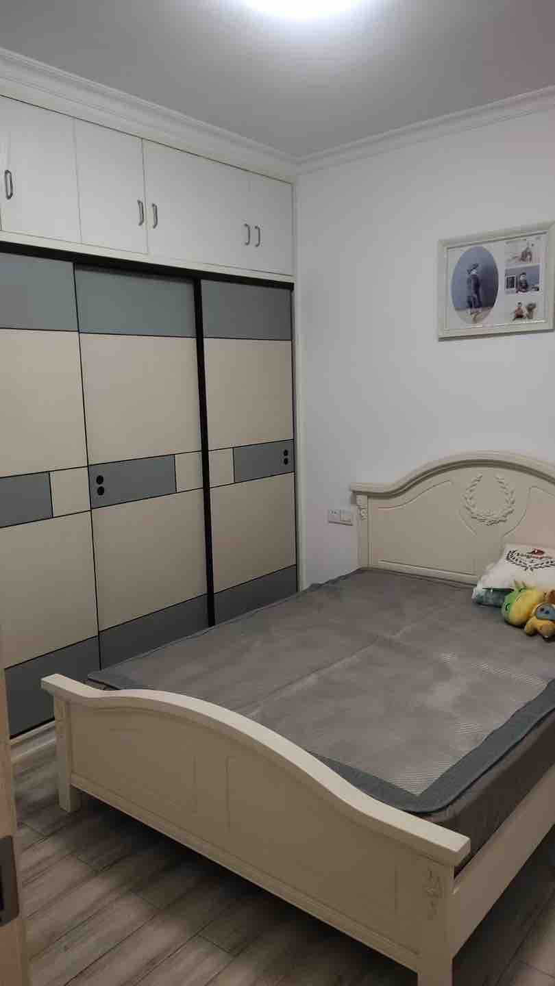 合胜广场  2室1厅1卫   48.00万客厅