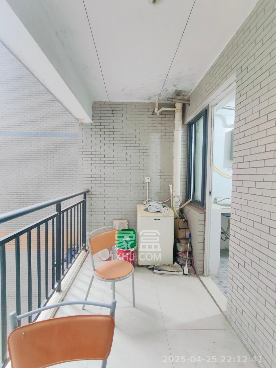 麓江春  2室2厅1卫   2300.00元/月室内图