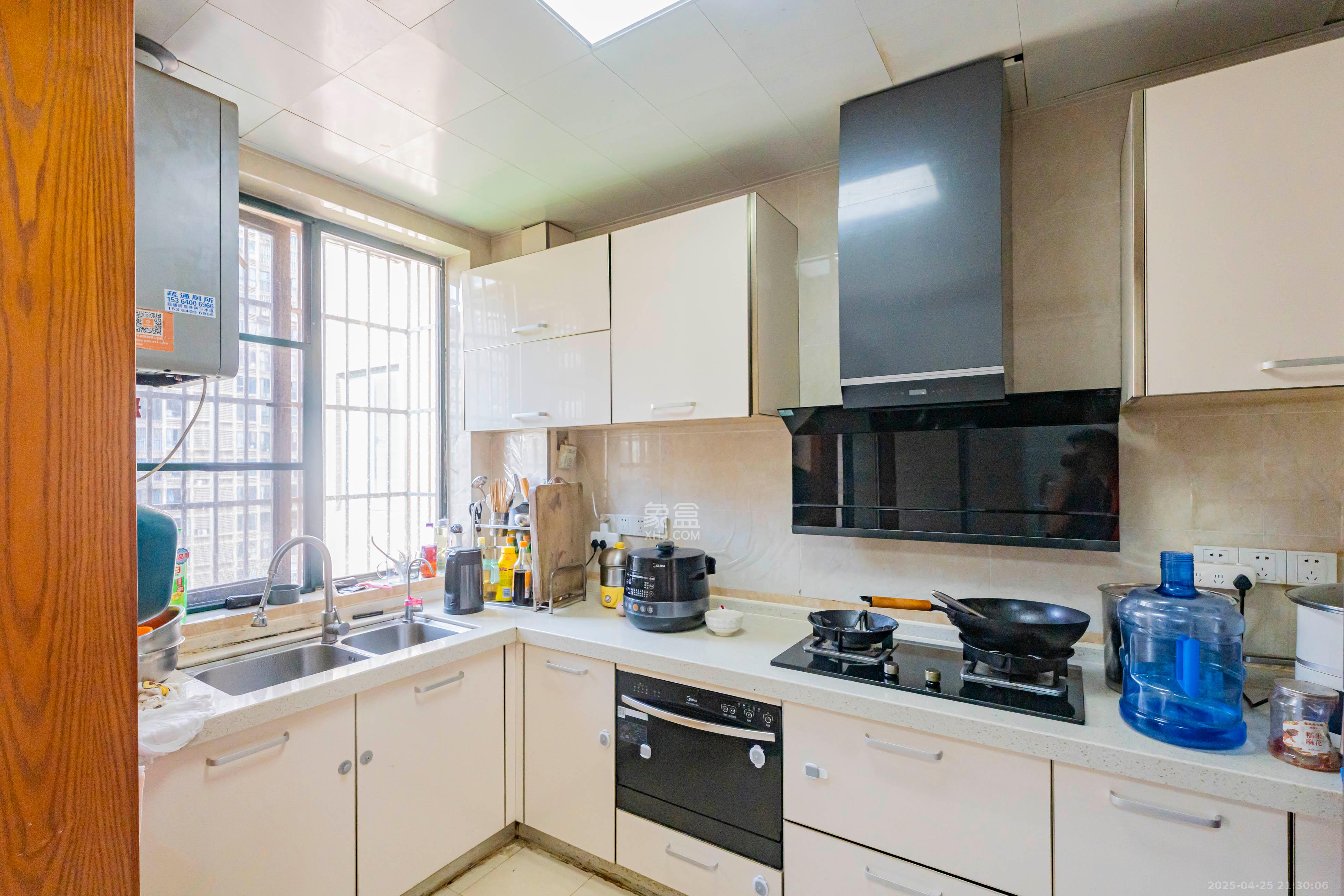 绿洲花园  3室2厅2卫    112.8万 绿洲花园  3室2厅2卫    112.8万厨房