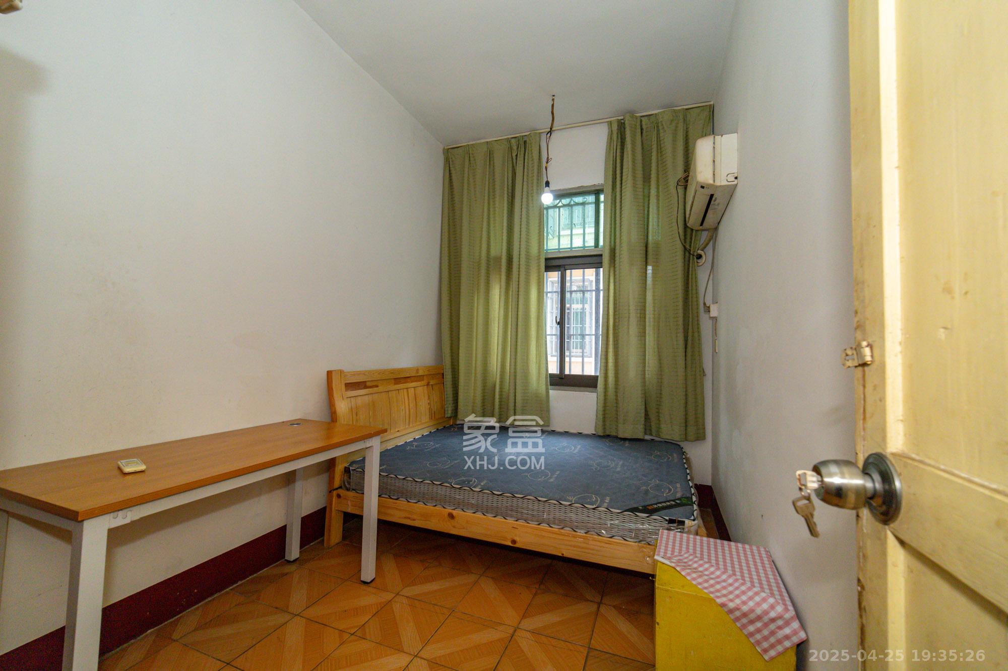 星沙六区 6室4厅4卫 198.0万 星沙六区 6室4厅4卫 198.0万卧室