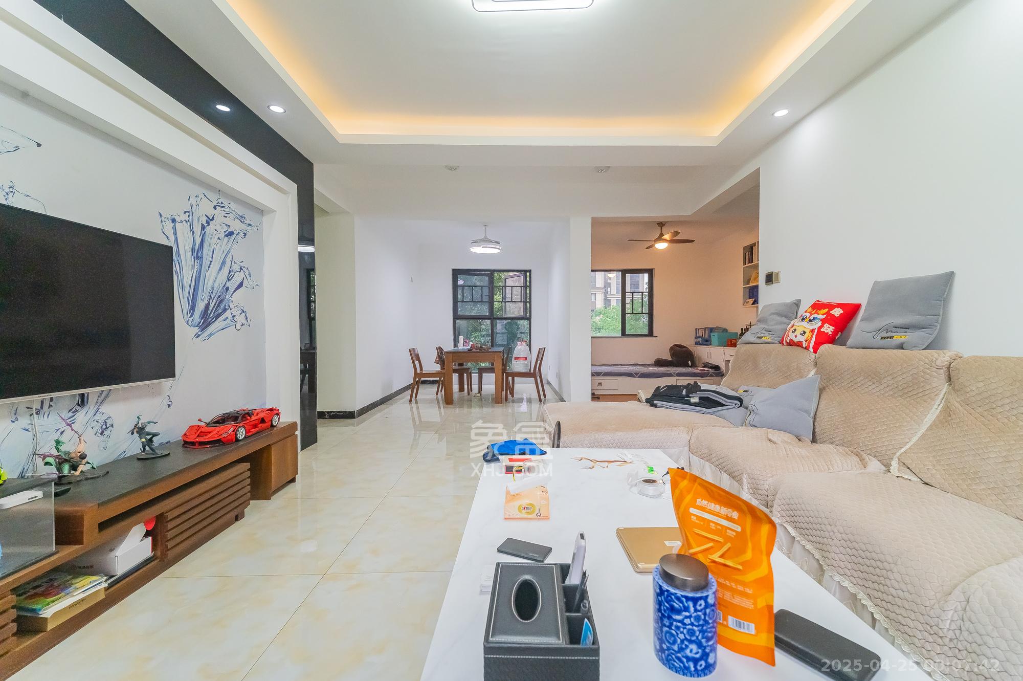 星湖湾一期高层 4室2厅2卫 110.0万 星湖湾一期高层 4室2厅2卫 110.0万客厅