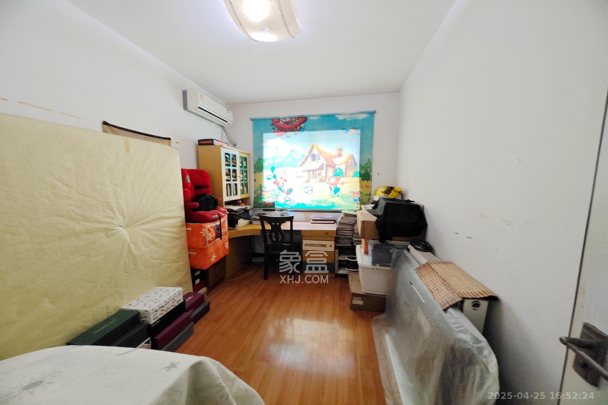 翠林雅苑  4室2厅1卫   98.00万卧室
