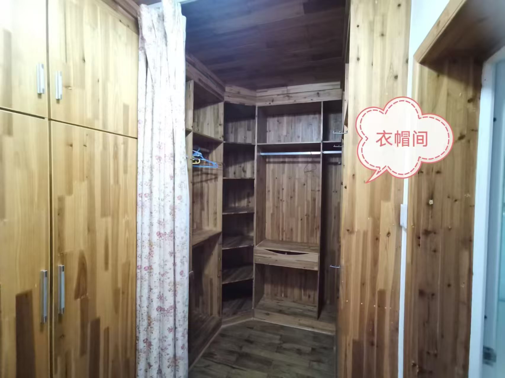 水榭花都  3室2厅2卫   90.00万客厅