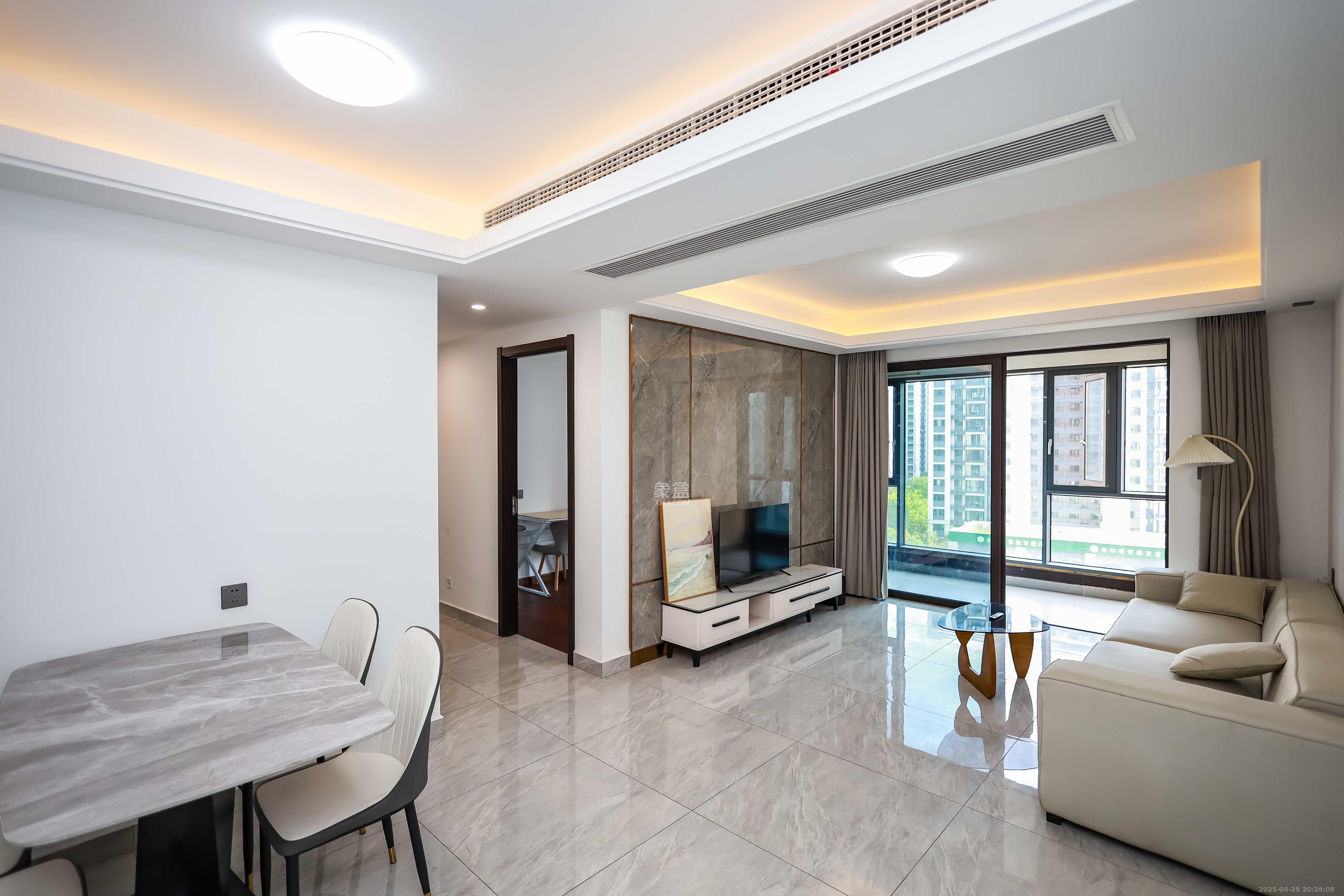 长沙美的麓府 3室2厅2卫 98.0万 长沙美的麓府 3室2厅2卫 98.0万客厅