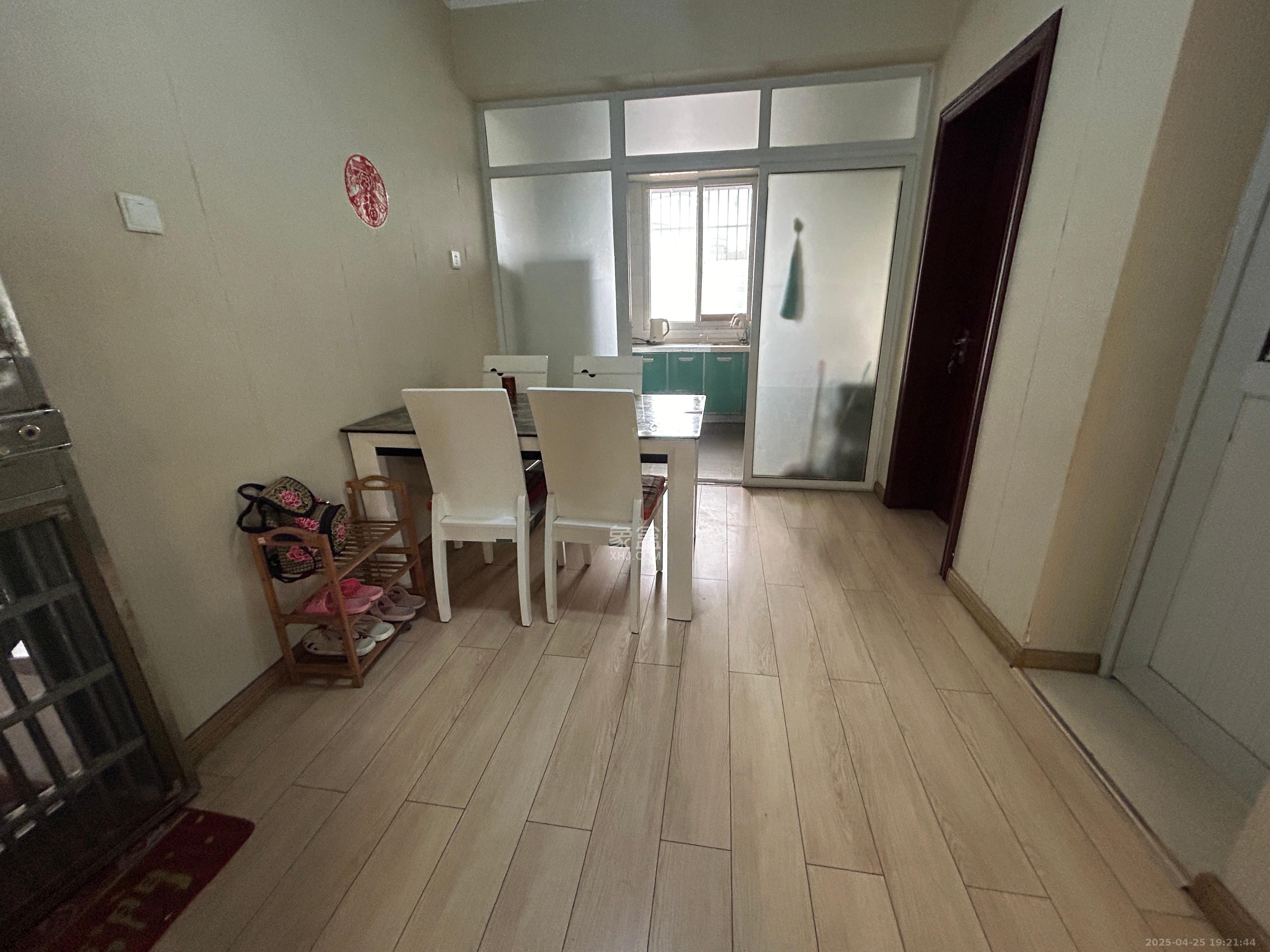 金三角花园  3室2厅2卫   1700.00元/月室内图