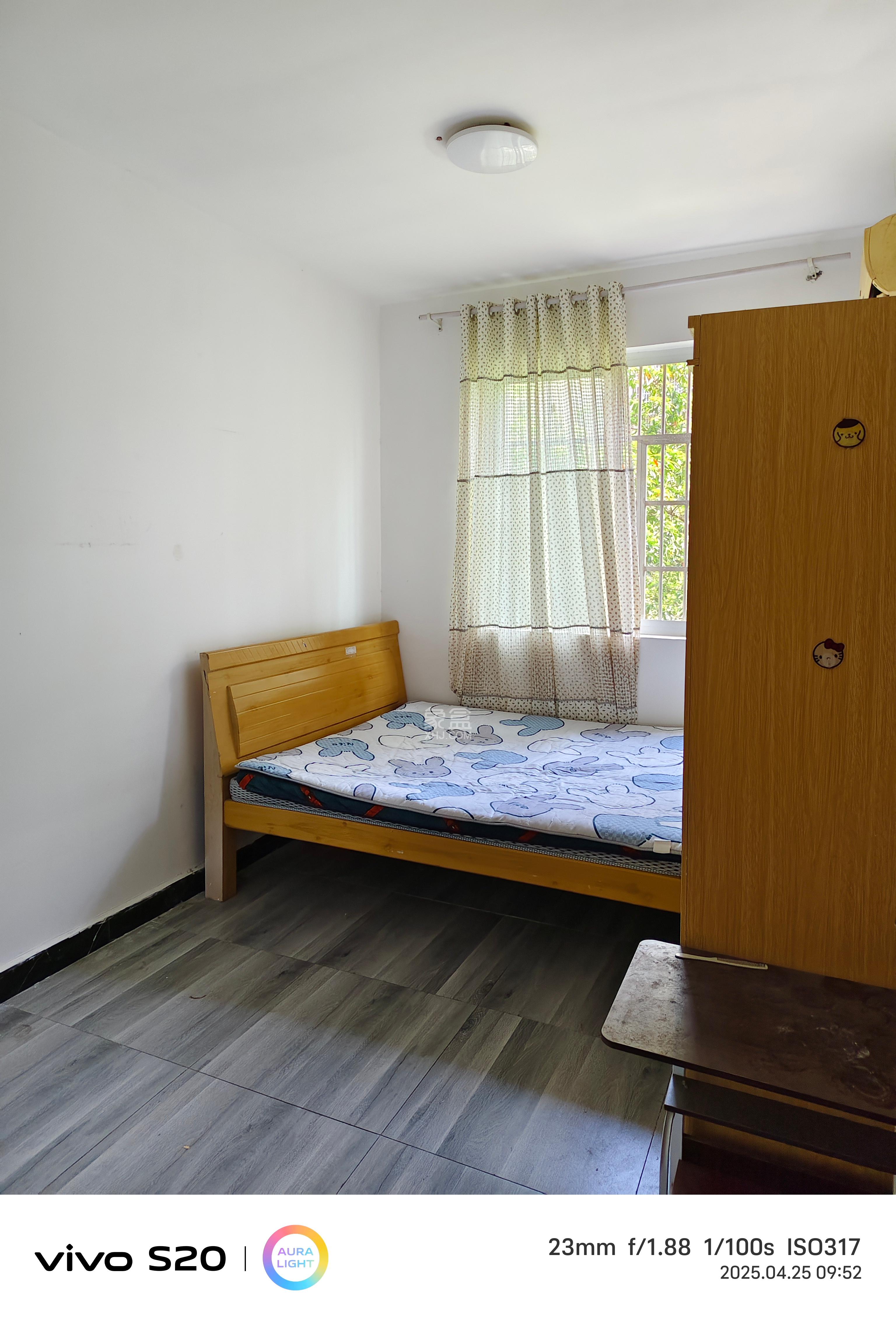 东业苹果社区 4室2厅2卫 2500.0元/月 东业苹果社区 4室2厅2卫 2500.0元/月室内图