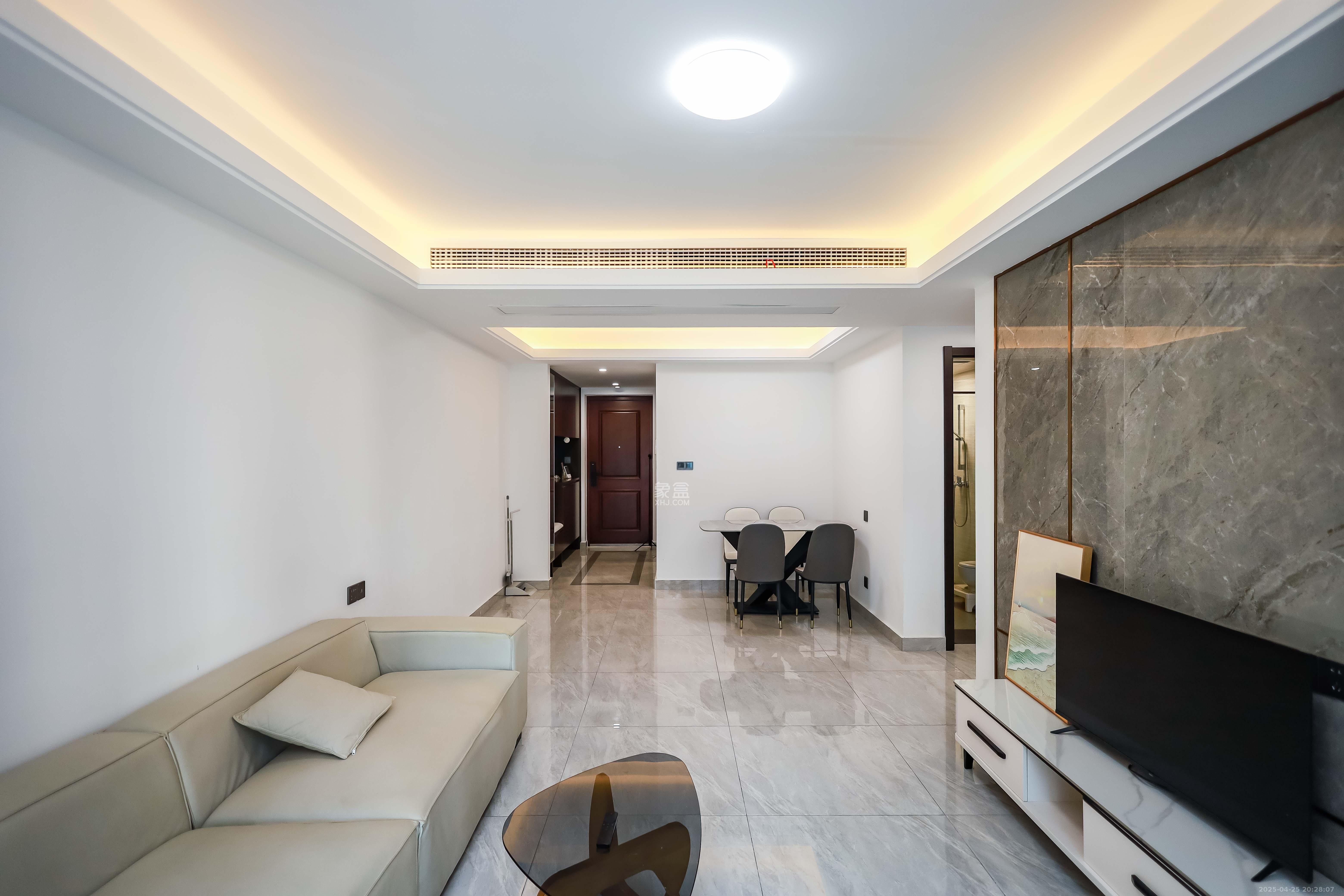 长沙美的麓府 3室2厅2卫 98.0万 长沙美的麓府 3室2厅2卫 98.0万客厅