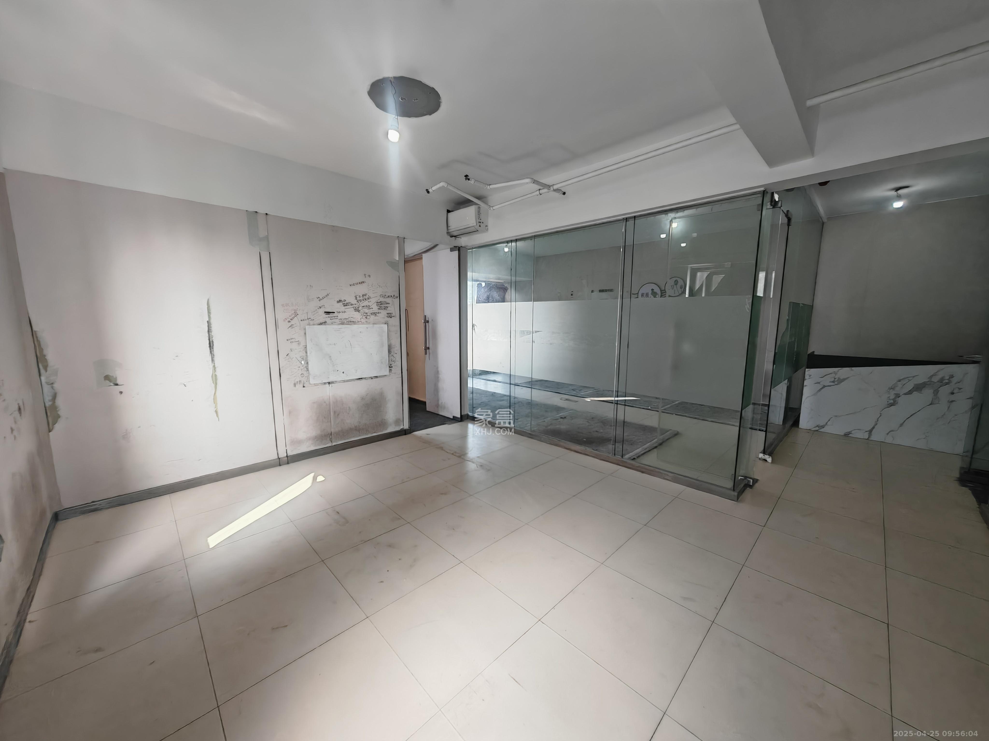 京武浪琴山一、二期 2室1厅1卫 1500.0元/月 京武浪琴山一、二期 2室1厅1卫 1500.0元/月室内图