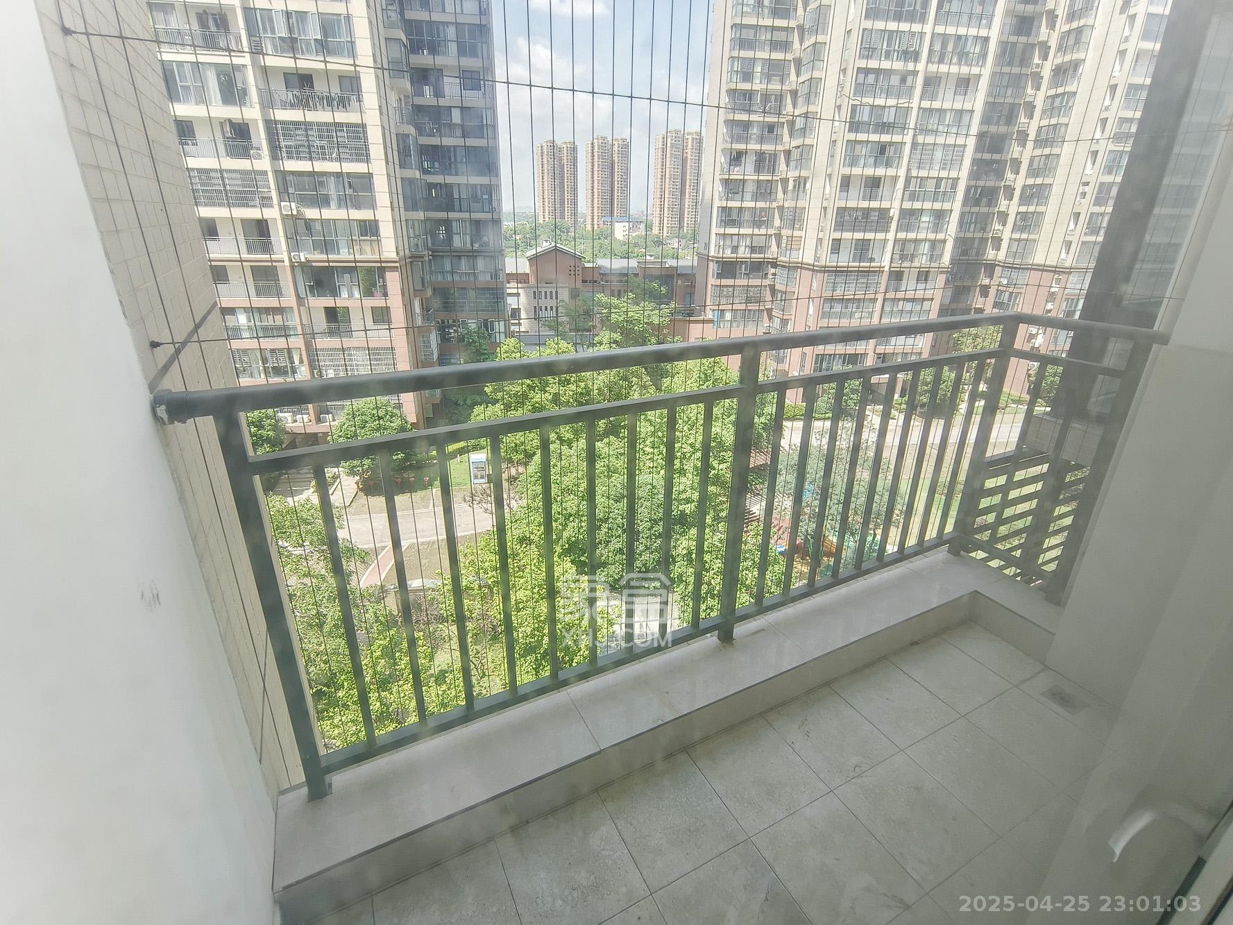 和悦城(蟠龙景苑) 3室3厅2卫 98.0万 和悦城(蟠龙景苑) 3室3厅2卫 98.0万阳台