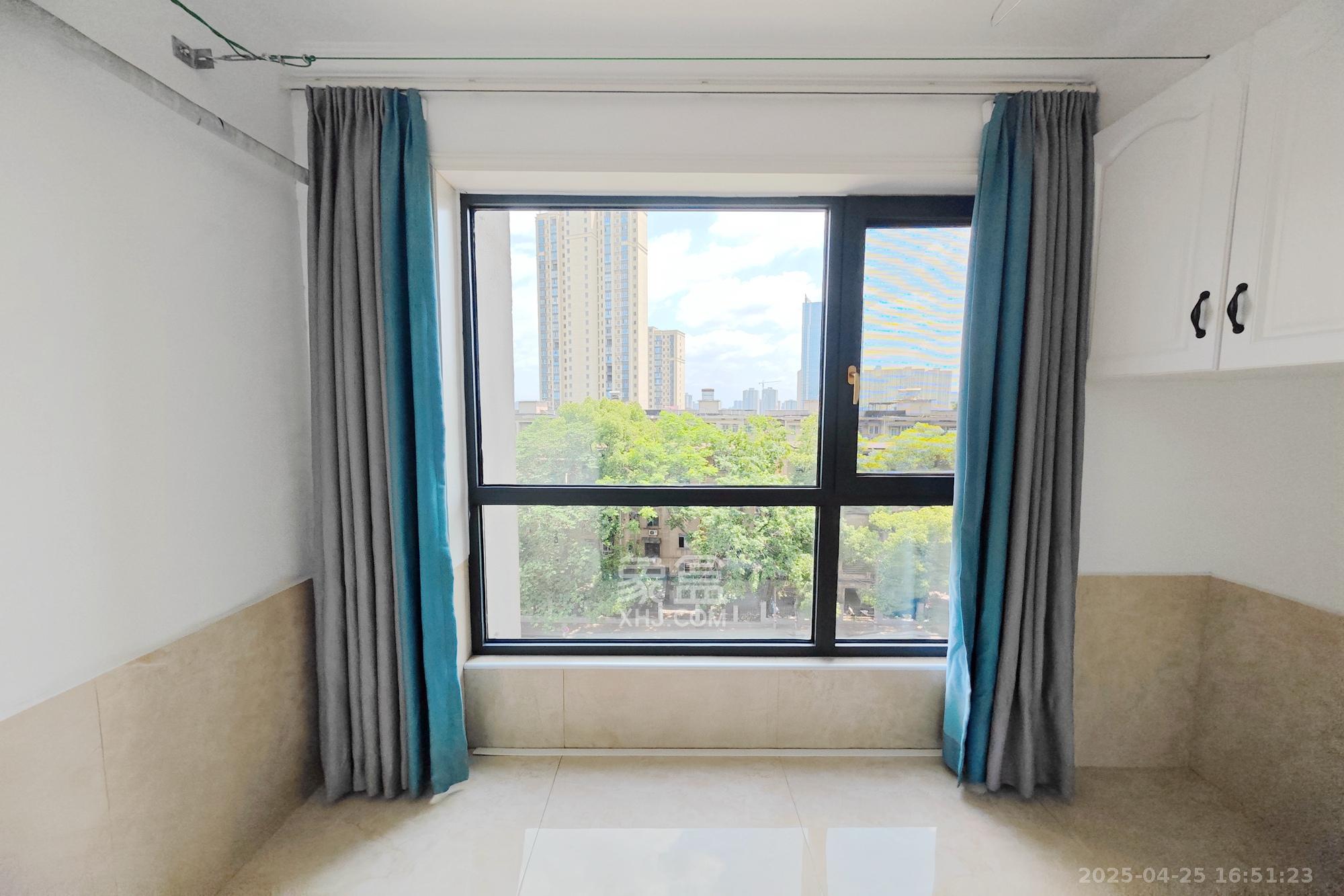 建发中央悦府  4室2厅2卫   195.00万阳台