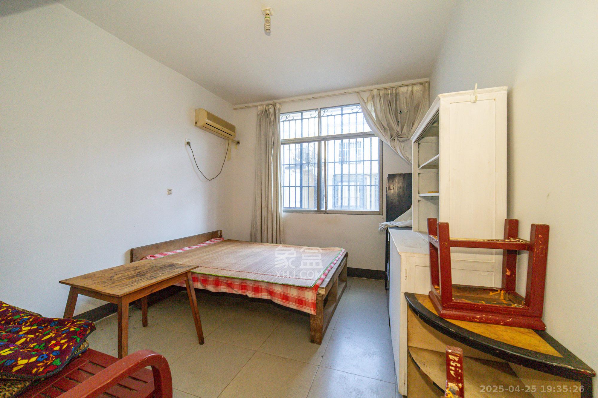 星沙六区 6室4厅4卫 198.0万 星沙六区 6室4厅4卫 198.0万卧室