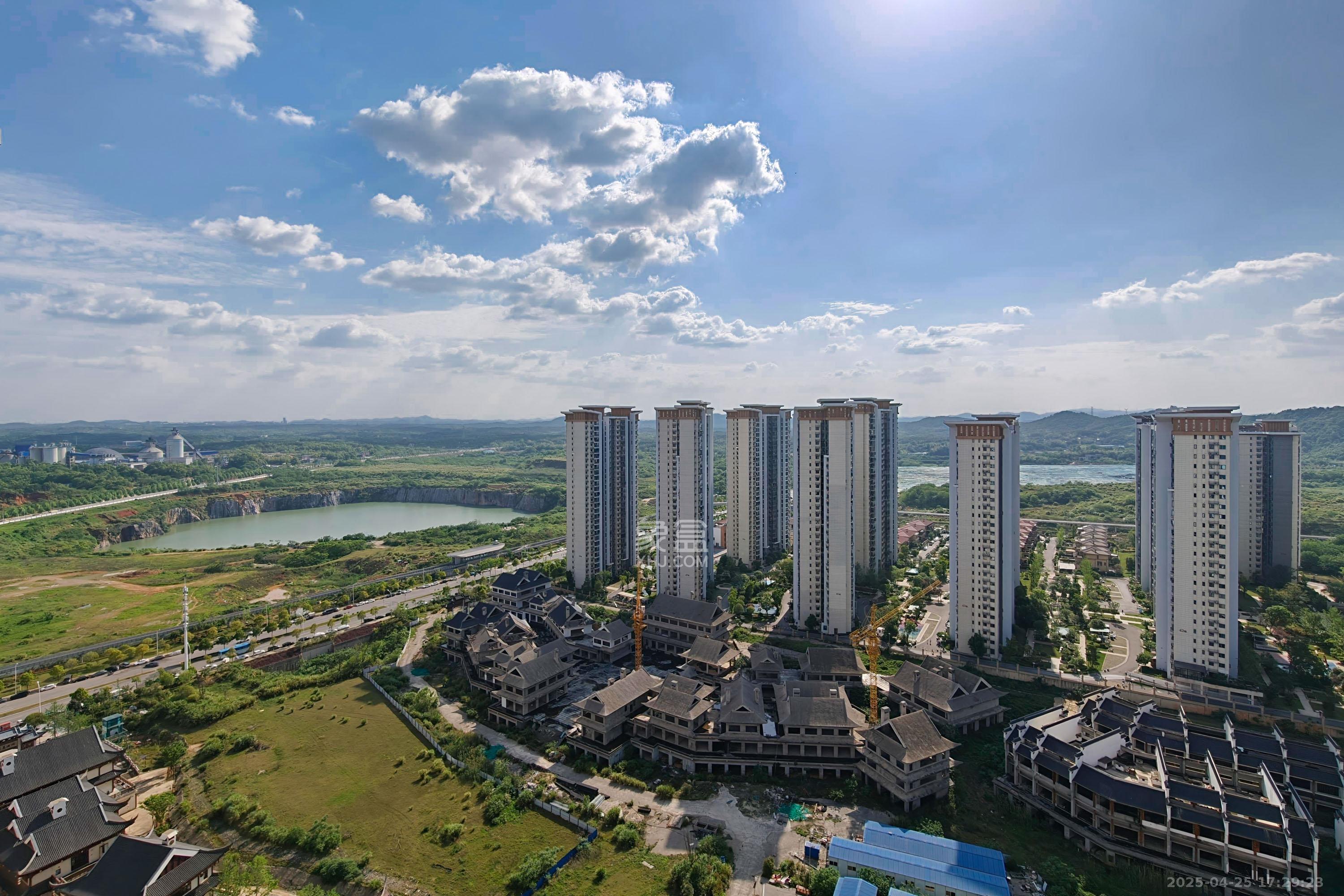 恒大文化旅游城A区  3室2厅1卫   72.00万其他