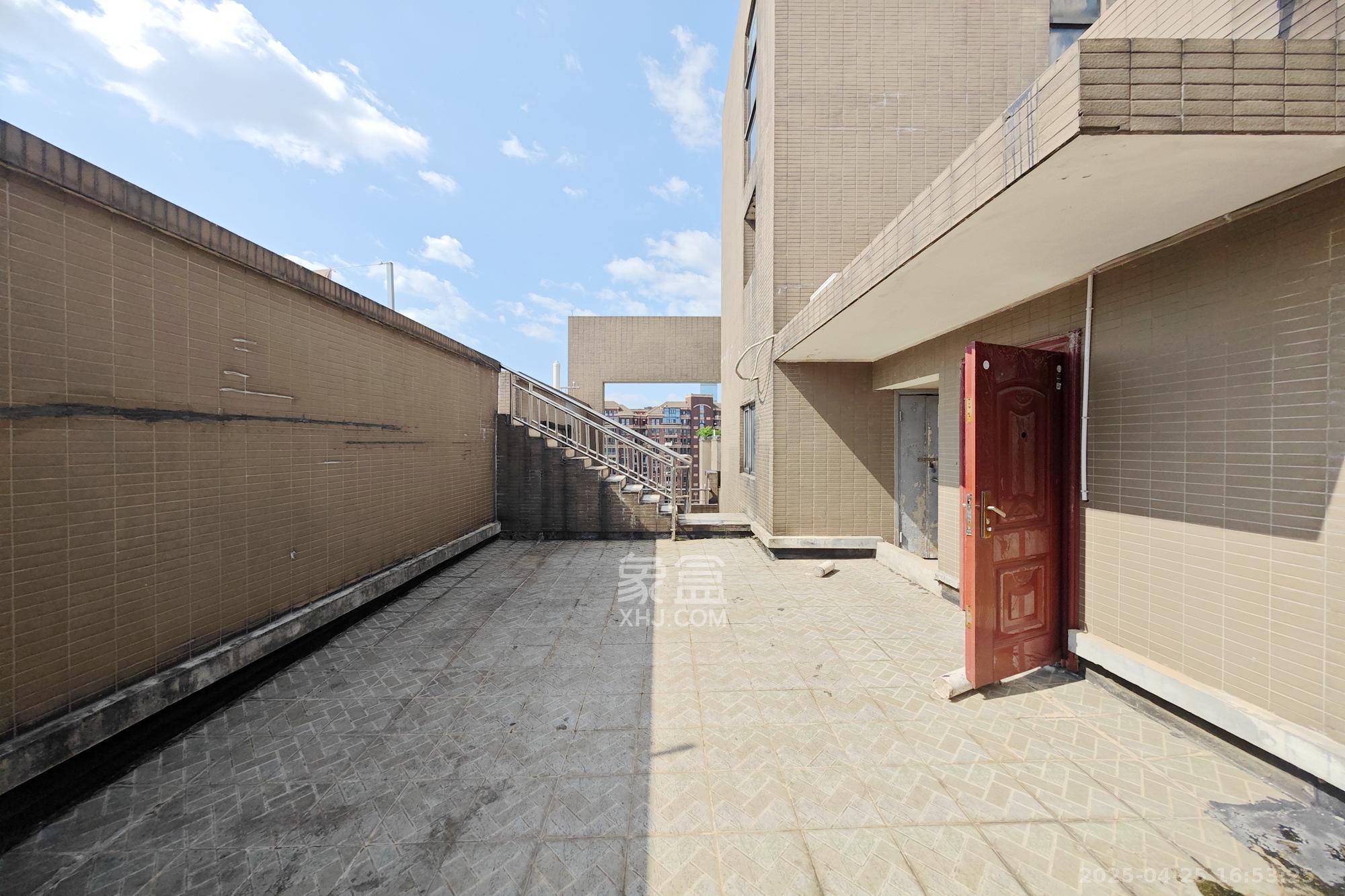 和卉家园 8室2厅4卫 396.0万 和卉家园 8室2厅4卫 396.0万其他