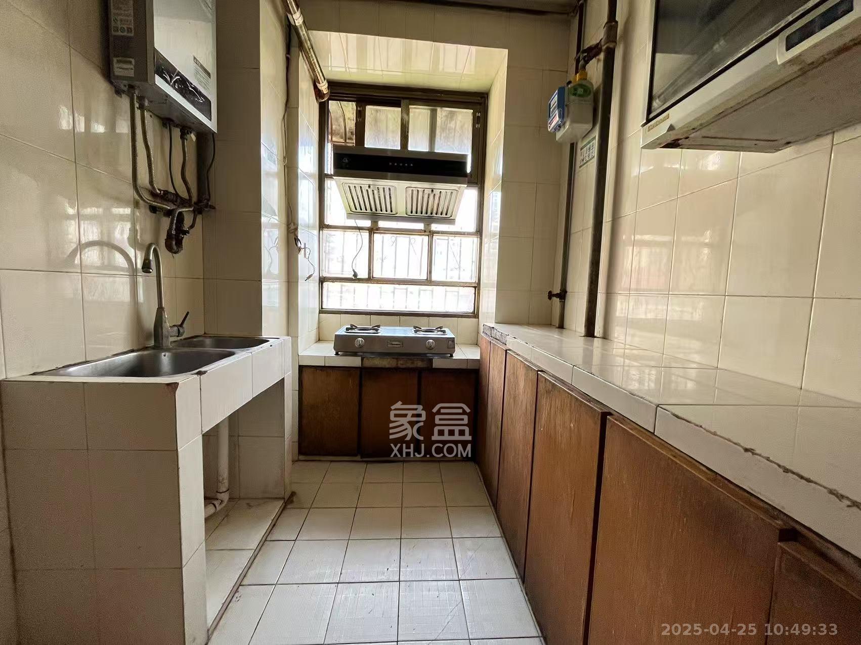 新湘路社区  3室2厅2卫    2600.0元/月室内图