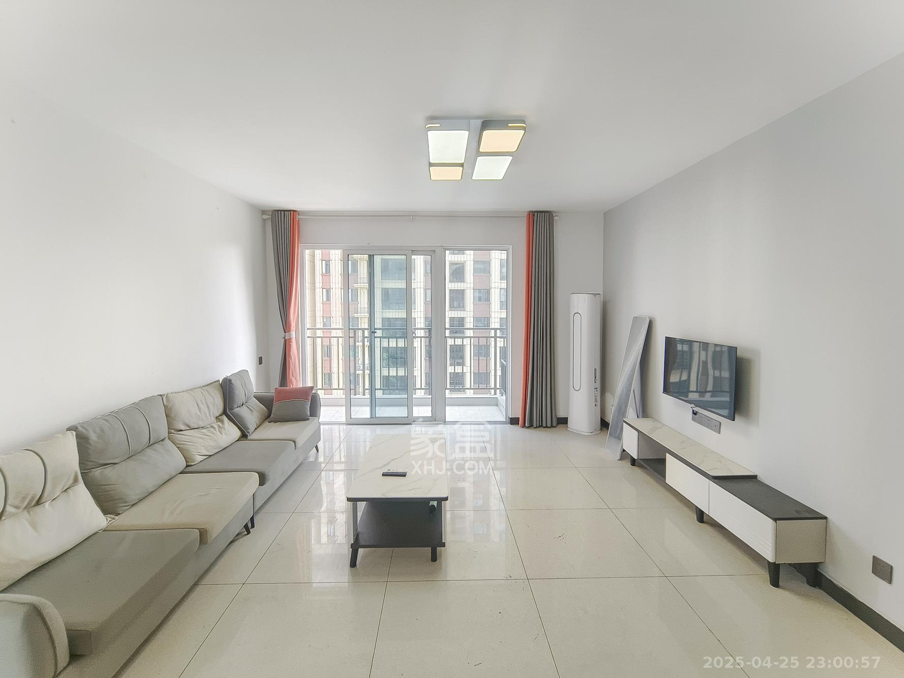 和悦城(蟠龙景苑) 3室3厅2卫 98.0万 和悦城(蟠龙景苑) 3室3厅2卫 98.0万客厅