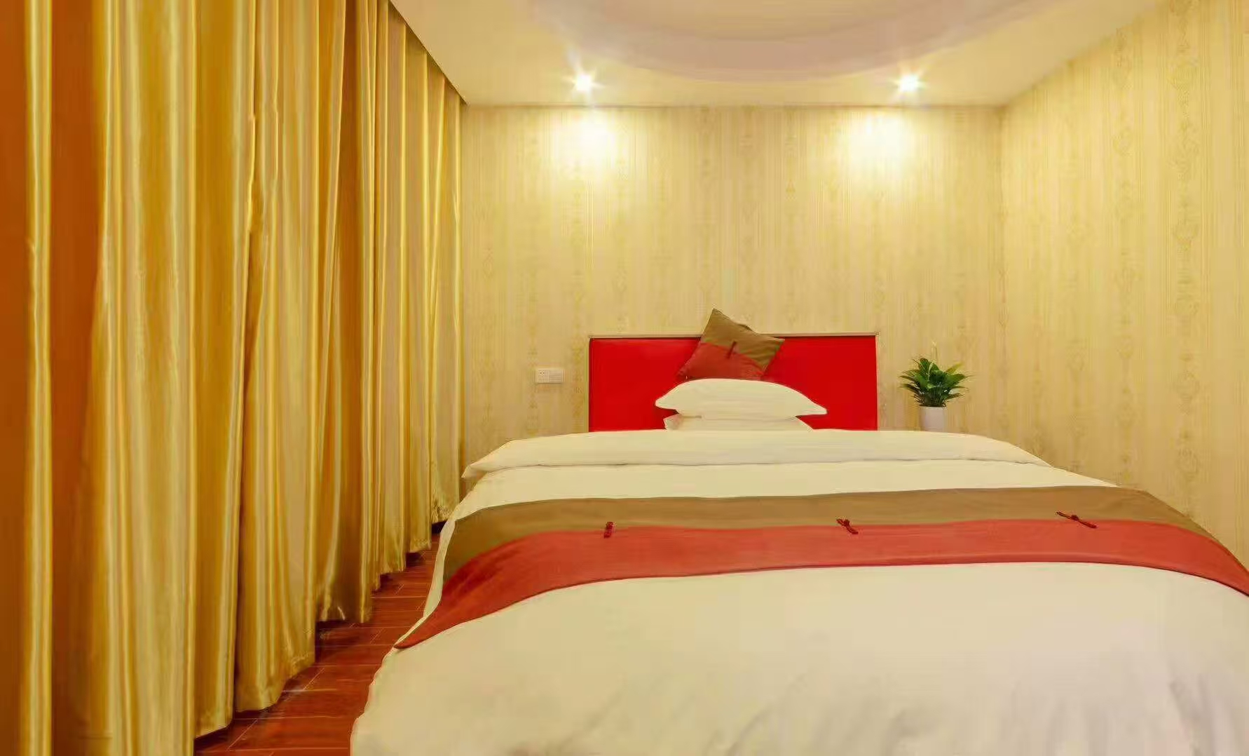 黄金塔安置小区散盘 1室2厅4卫 9500.0元/月 黄金塔安置小区散盘 1室2厅4卫 9500.0元/月室内图