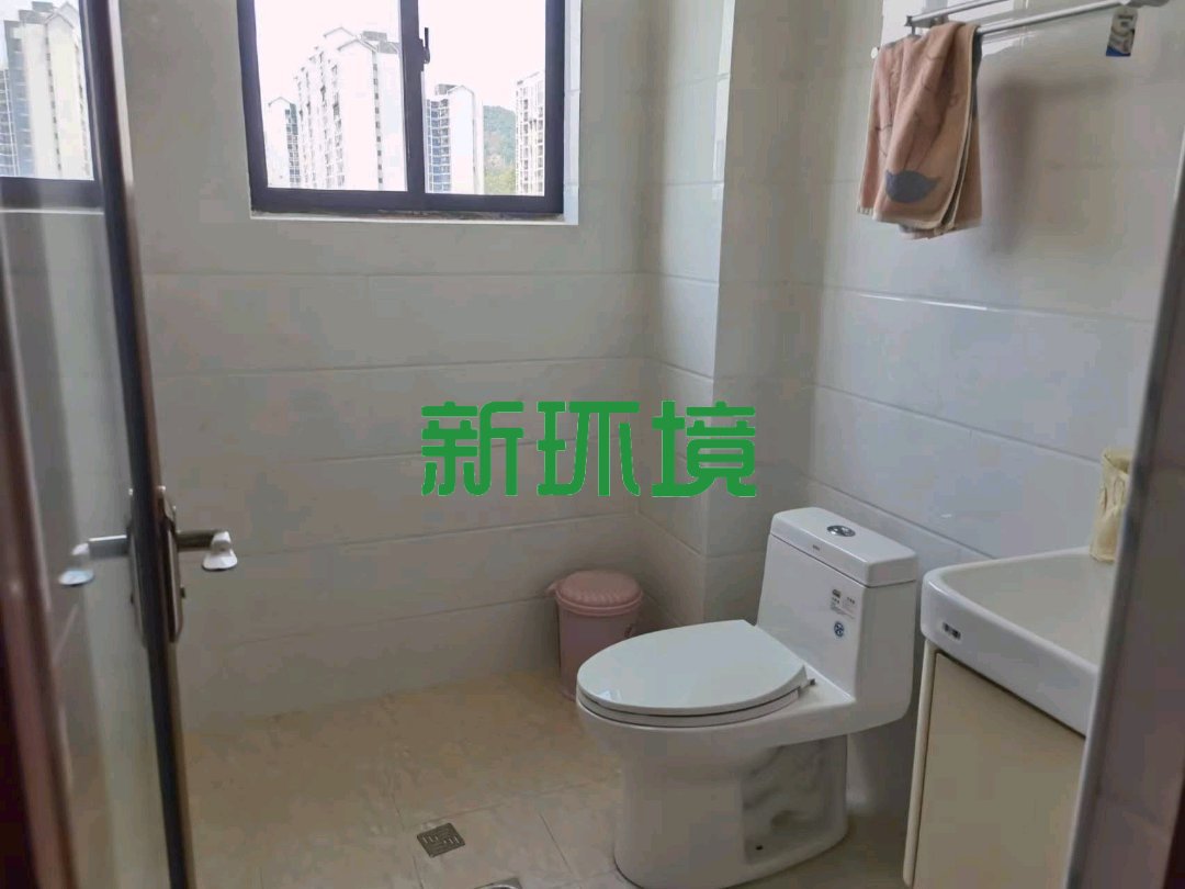 龙源华城  3室2厅2卫   79.80万客厅