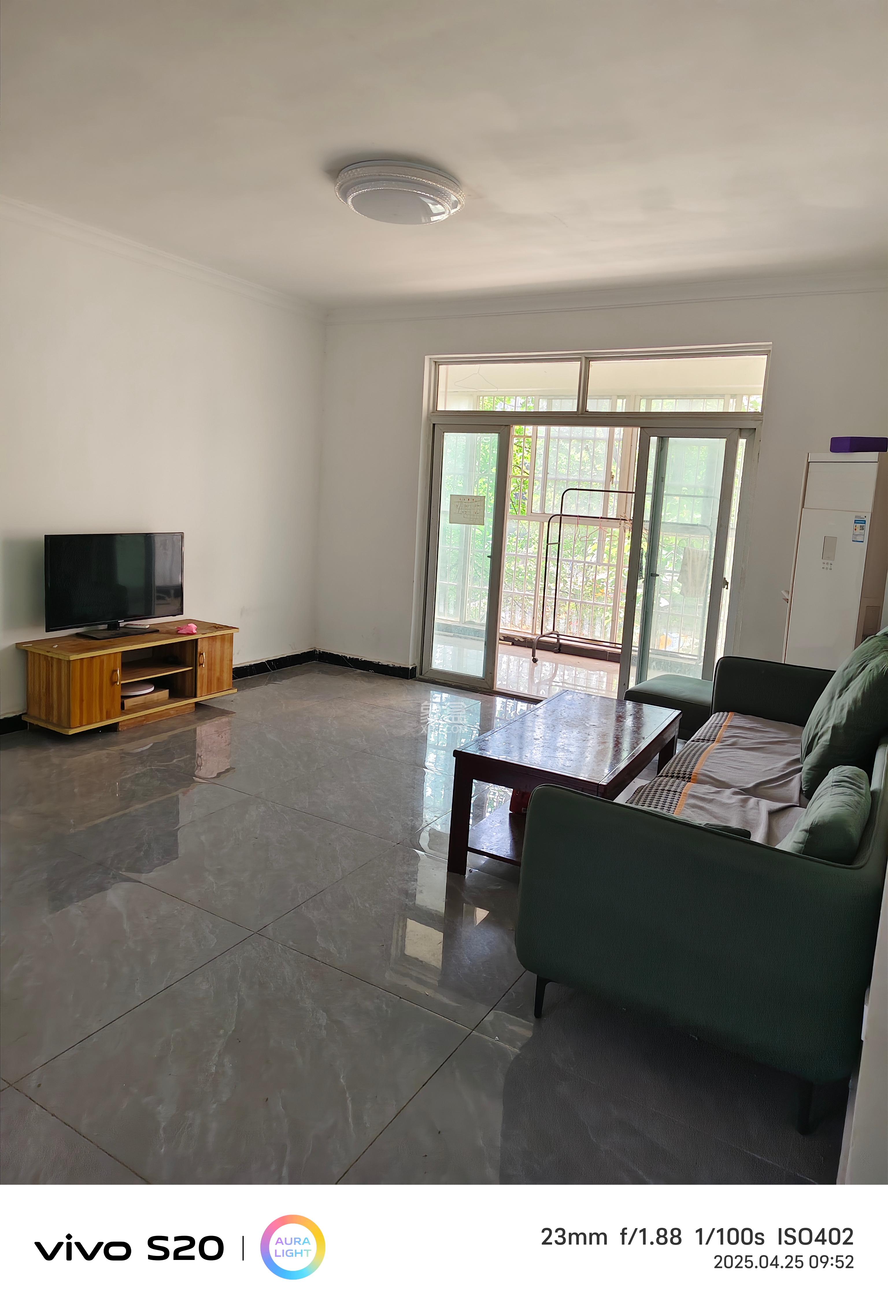 东业苹果社区 4室2厅2卫 2500.0元/月 东业苹果社区 4室2厅2卫 2500.0元/月室内图