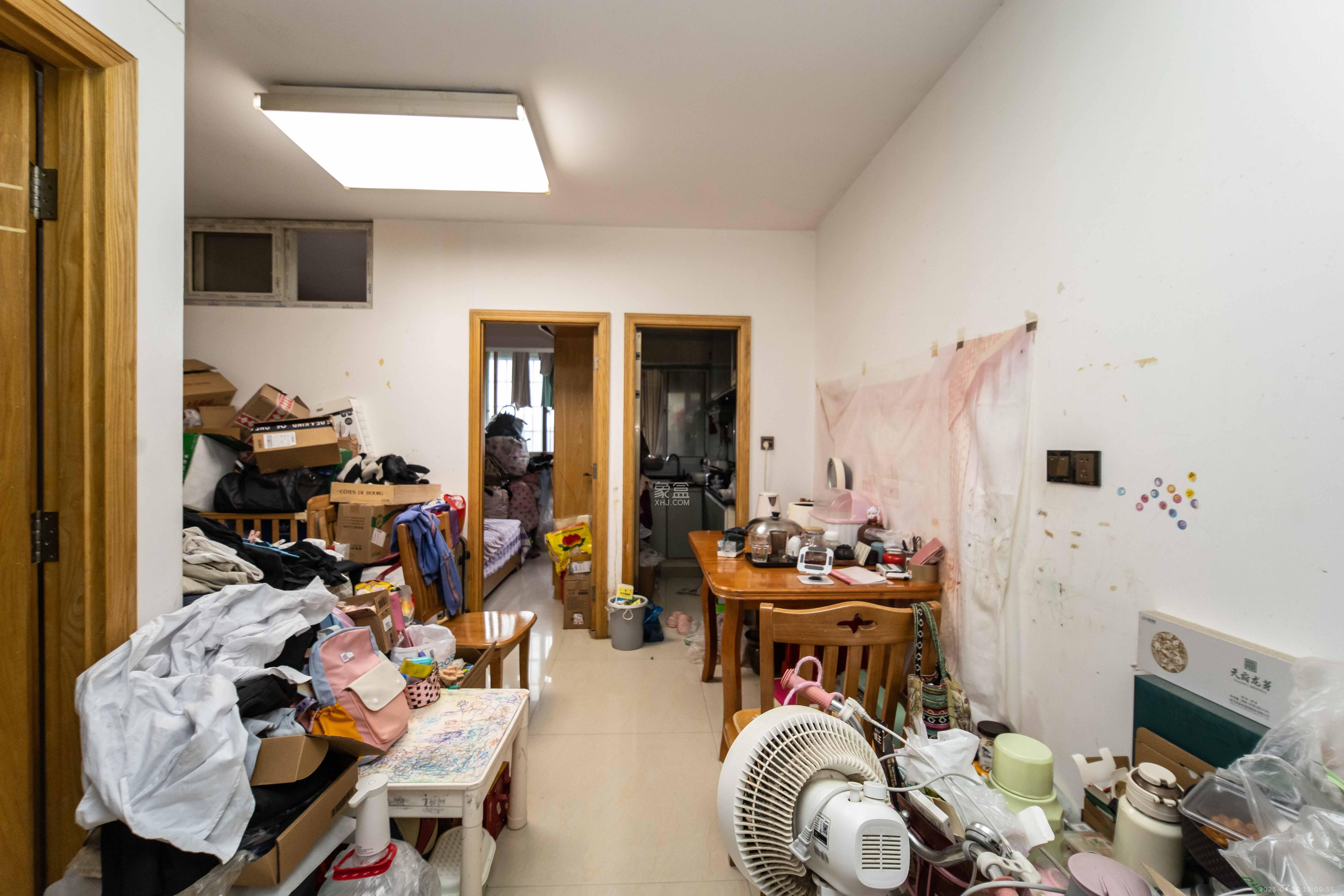 先锋东外滩  2室2厅1卫   32.00万客厅