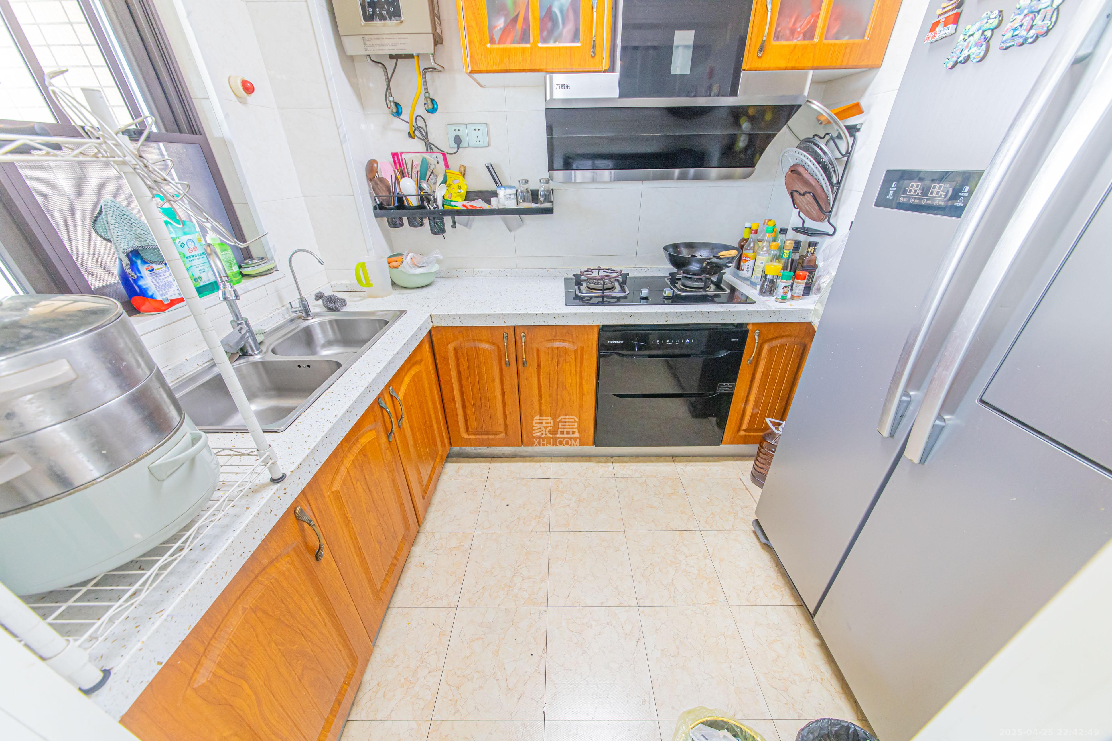 北辰中央公园C区 3室2厅2卫 116.0万 北辰中央公园C区 3室2厅2卫 116.0万厨房