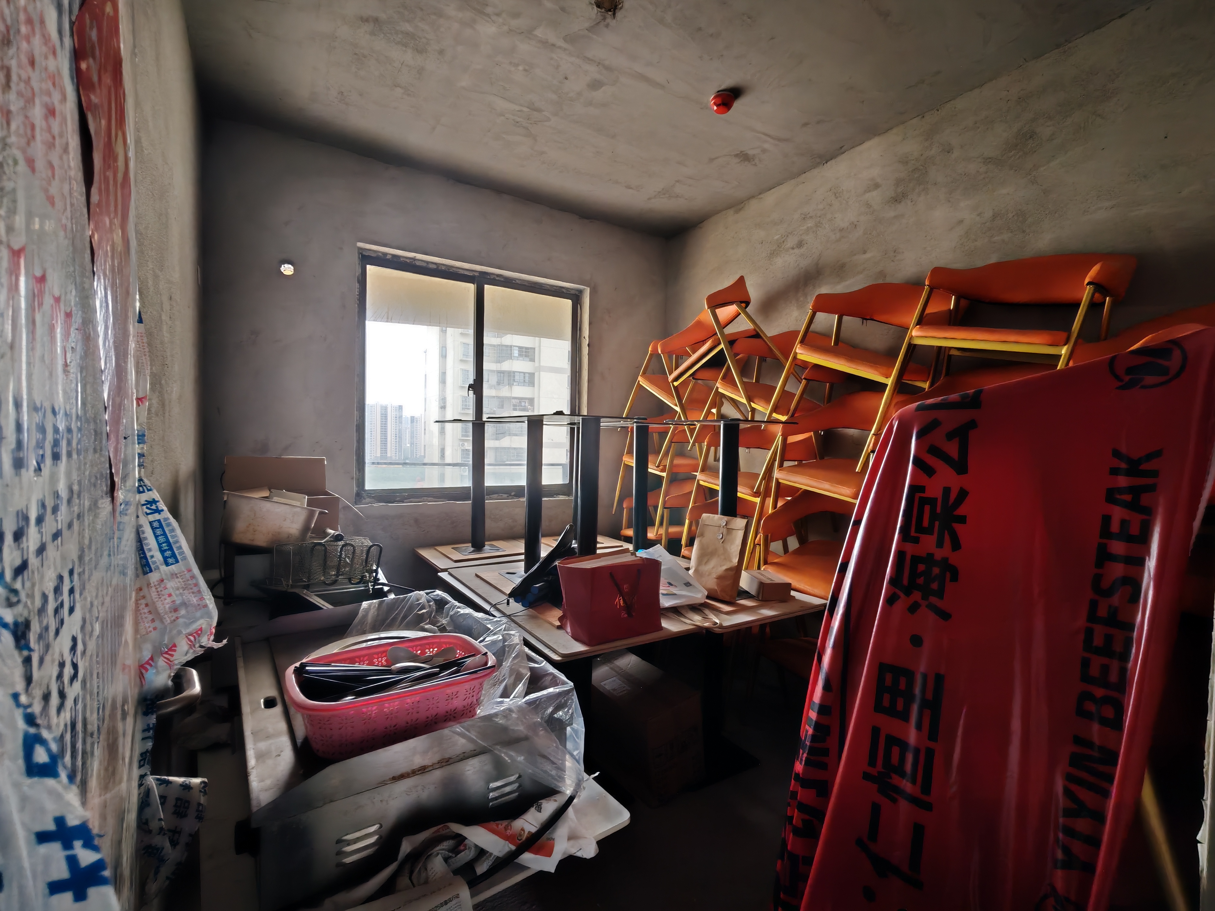 新城吾悦广场 4室2厅2卫 246.0万 新城吾悦广场 4室2厅2卫 246.0万客厅