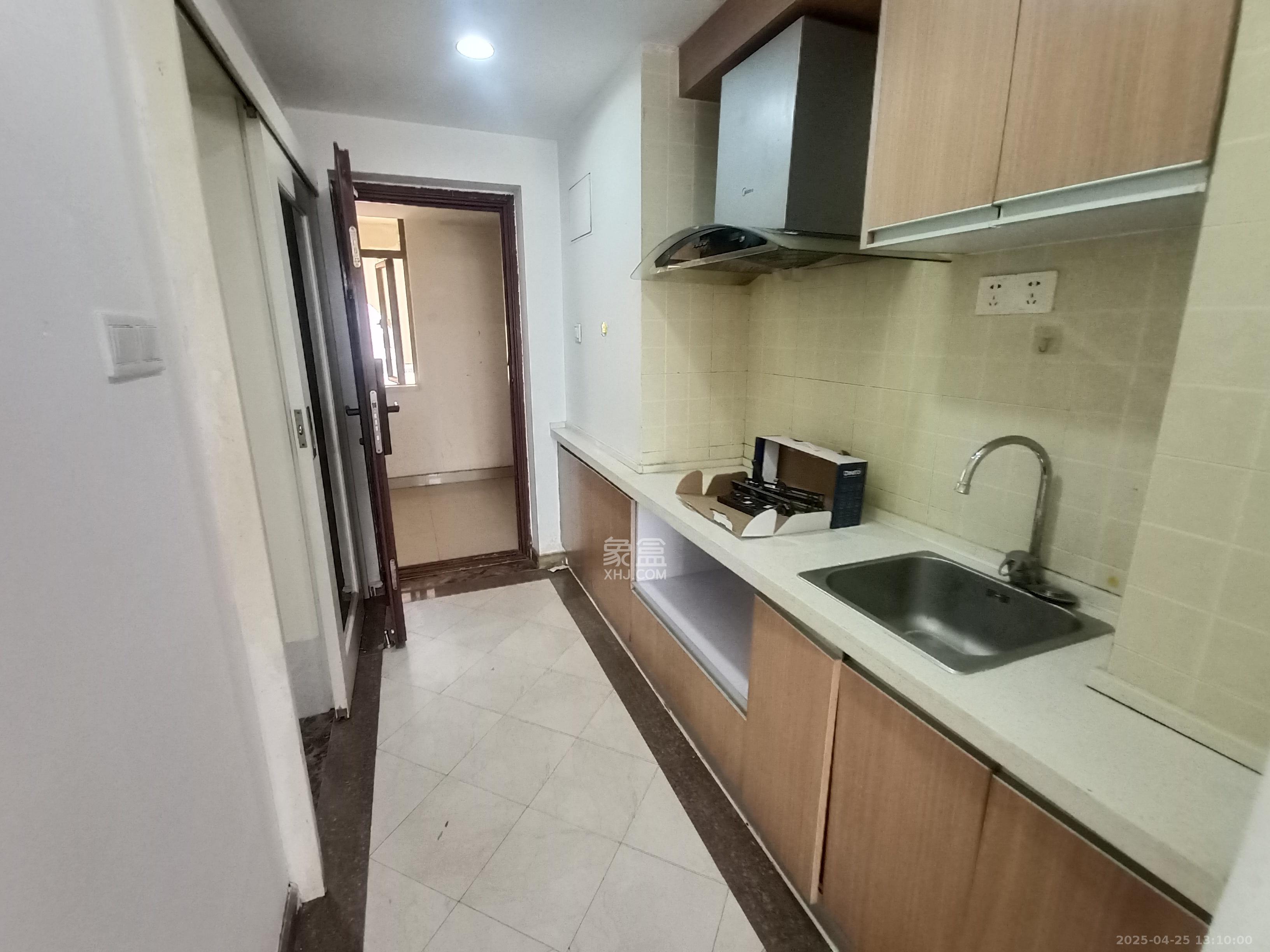 米兰春天  1室1厅1卫    1100.0元/月 米兰春天  1室1厅1卫    1100.0元/月