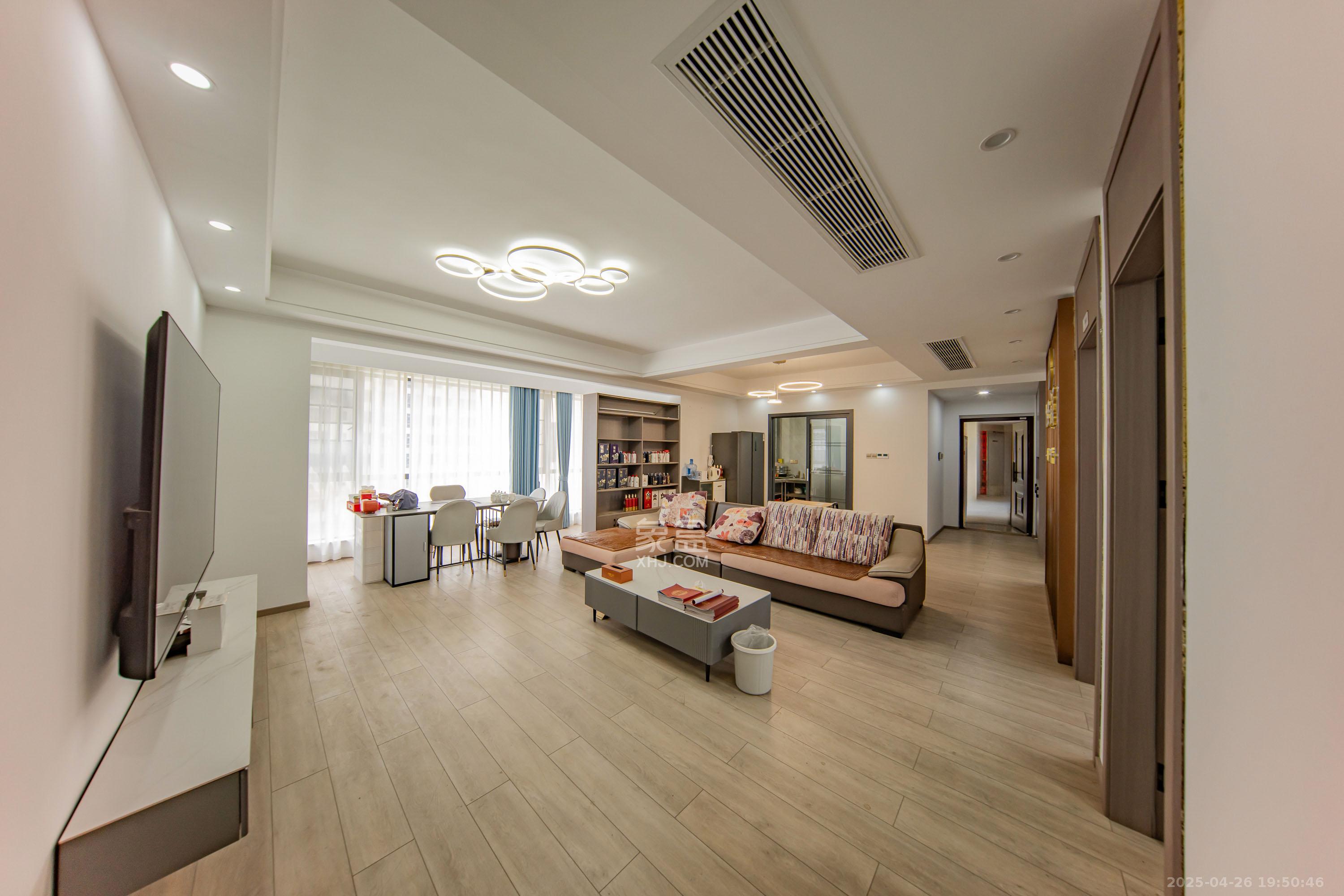 建投象山国际  4室2厅2卫    186.0万 建投象山国际  4室2厅2卫    186.0万客厅