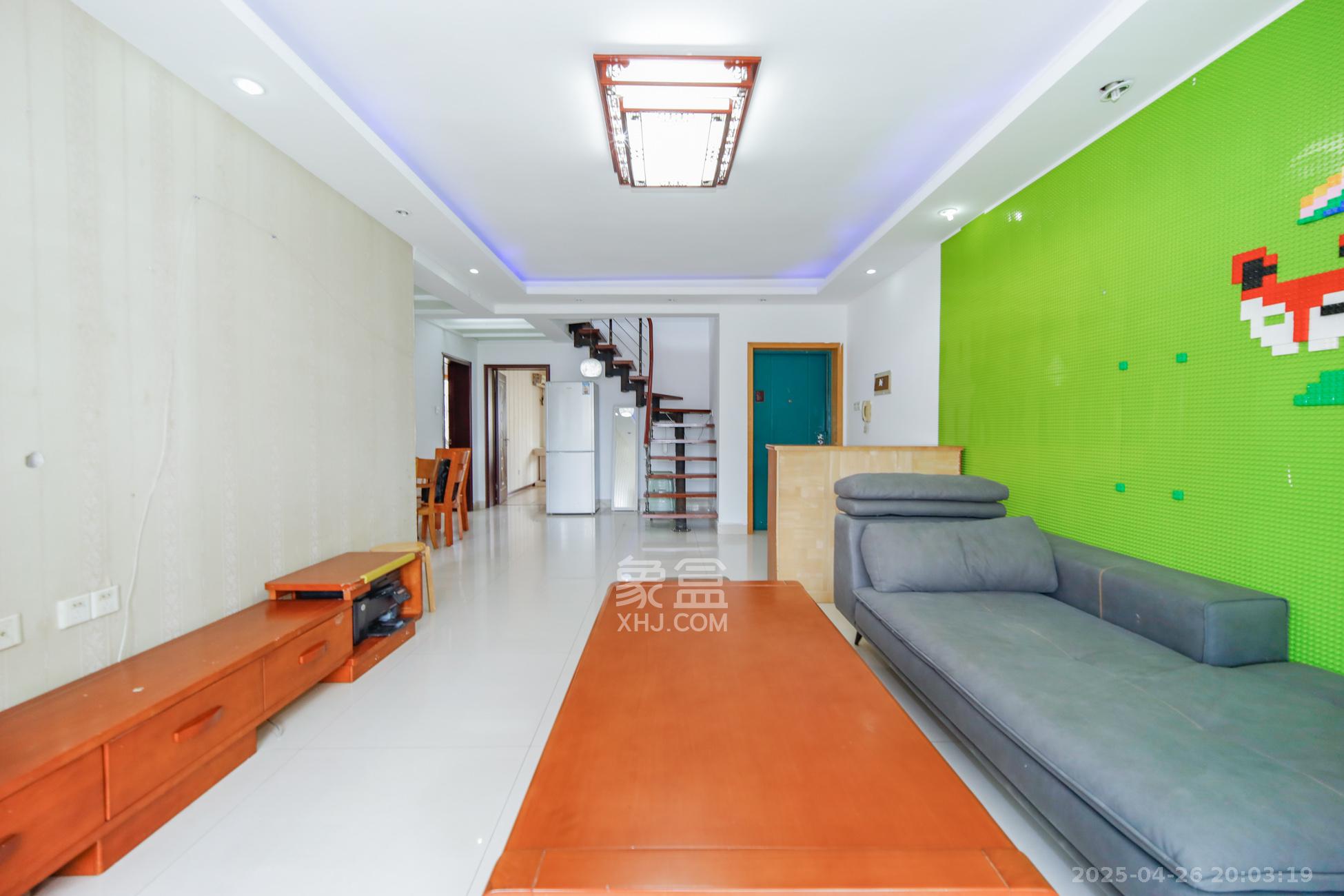 德馨园 5室2厅3卫 55.0万 德馨园 5室2厅3卫 55.0万客厅