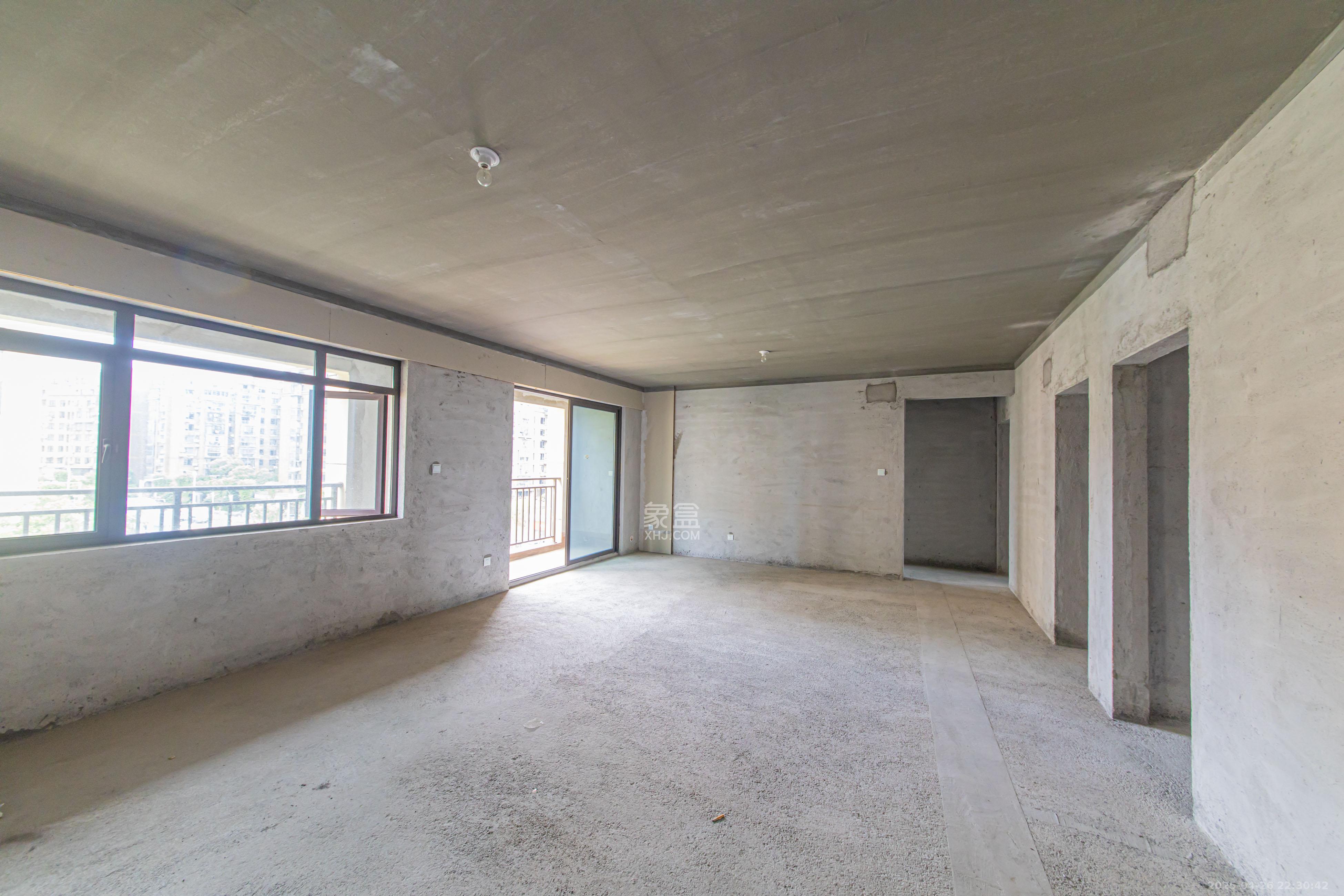 鑫远紫樾香山二期 4室2厅3卫 246.0万 鑫远紫樾香山二期 4室2厅3卫 246.0万客厅