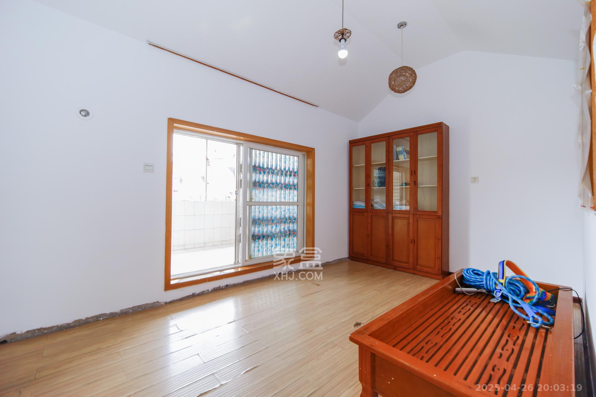 德馨园 5室2厅3卫 55.0万 德馨园 5室2厅3卫 55.0万客厅