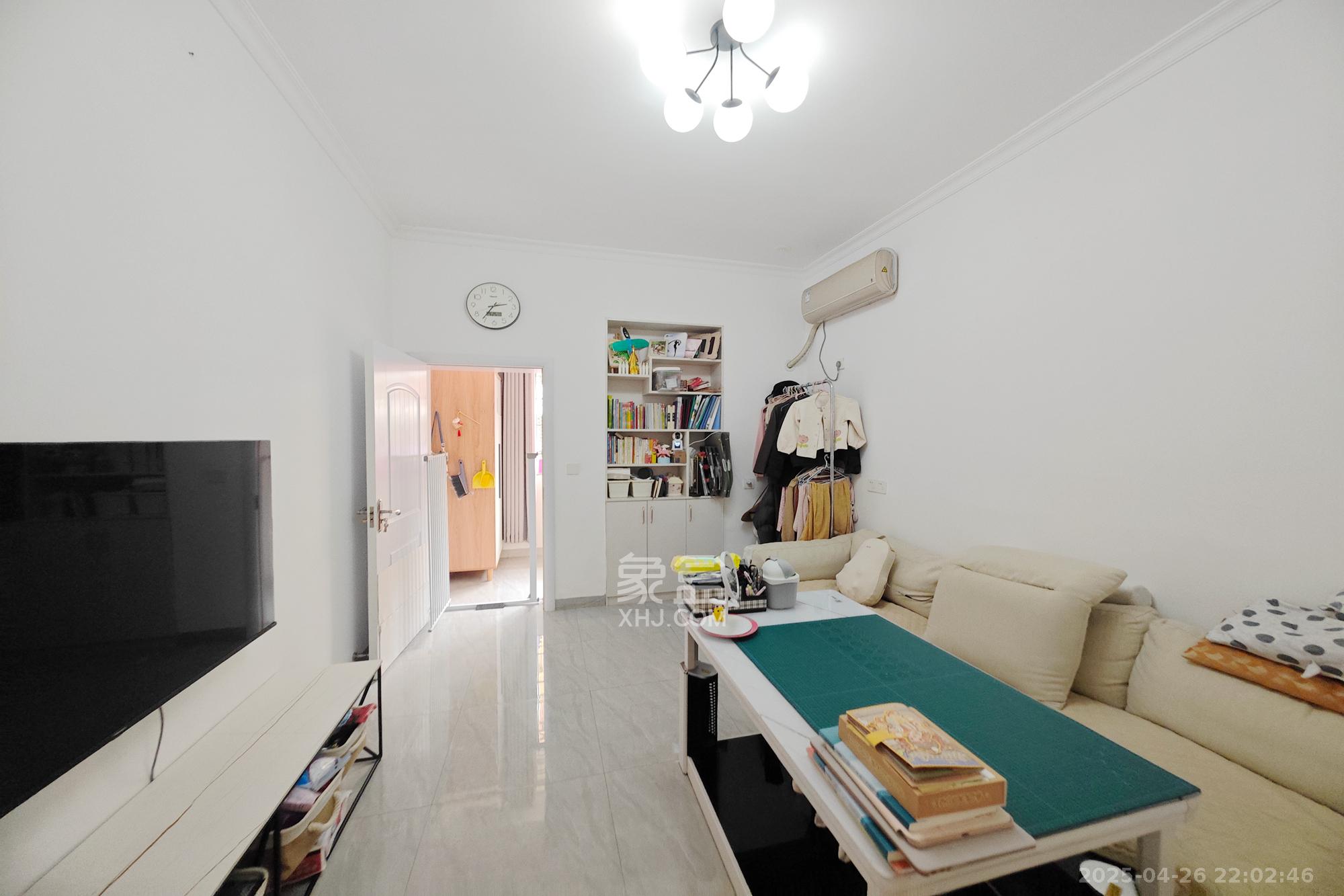 金地社区 1室1厅1卫 32.0万 金地社区 1室1厅1卫 32.0万客厅