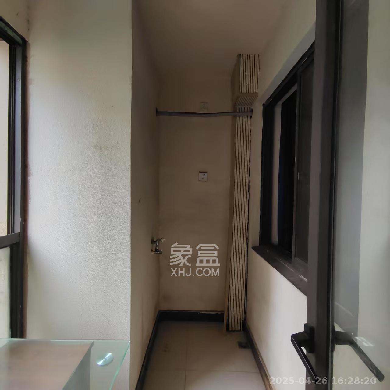 旭辉华庭 3室2厅2卫 1300.0元/月 旭辉华庭 3室2厅2卫 1300.0元/月室内图