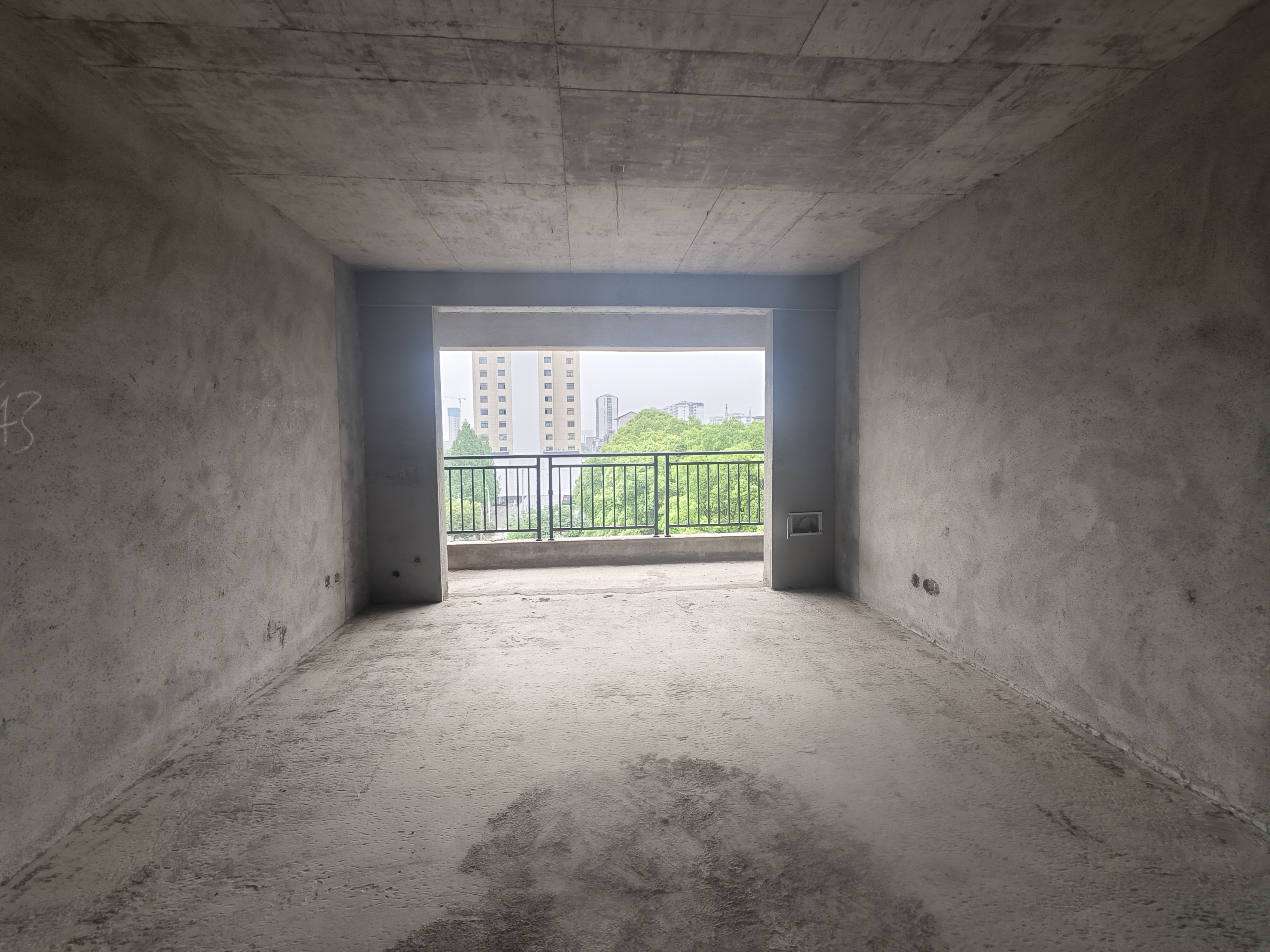 丽景天下二期 4室2厅2卫 71.0万 丽景天下二期 4室2厅2卫 71.0万客厅