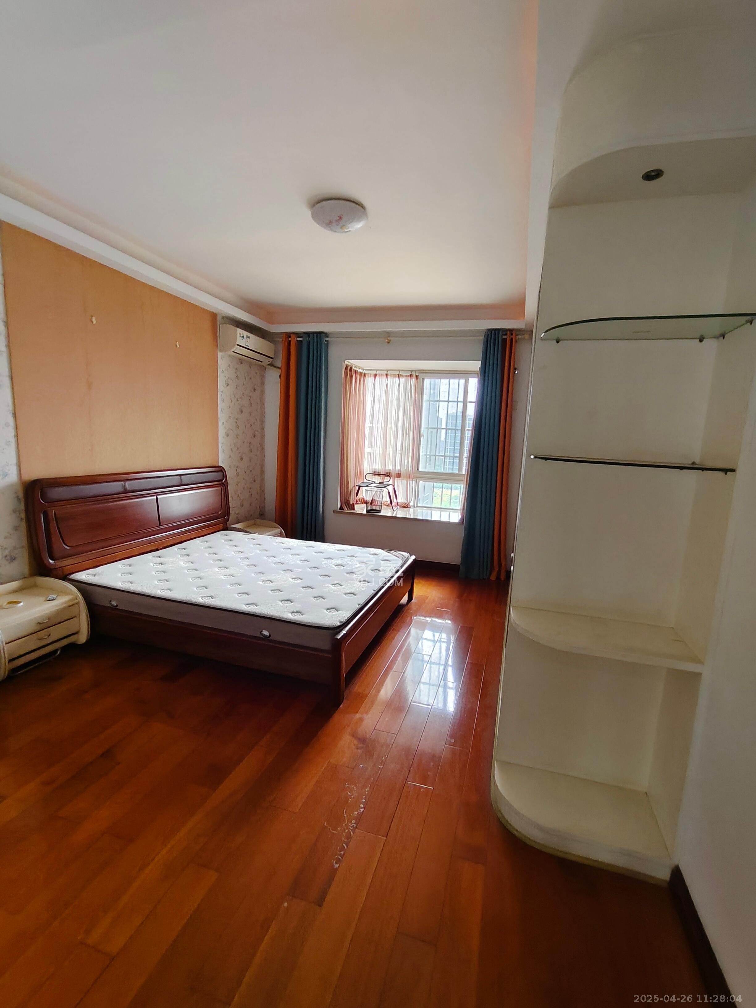 楚天馨苑 4室2厅2卫 1900.0元/月 楚天馨苑 4室2厅2卫 1900.0元/月室内图