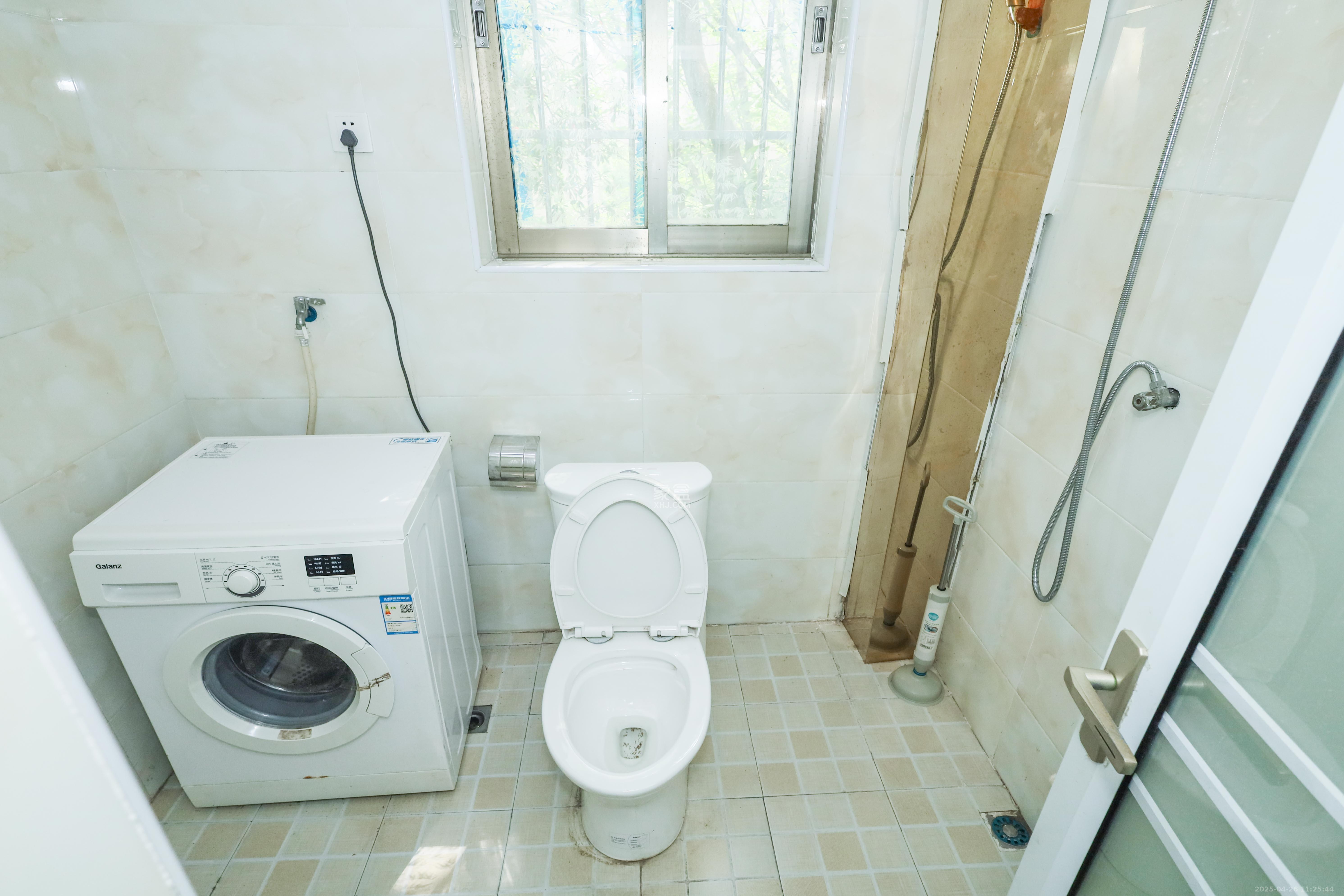 涉外花园  3室2厅2卫    85.0万卫生间