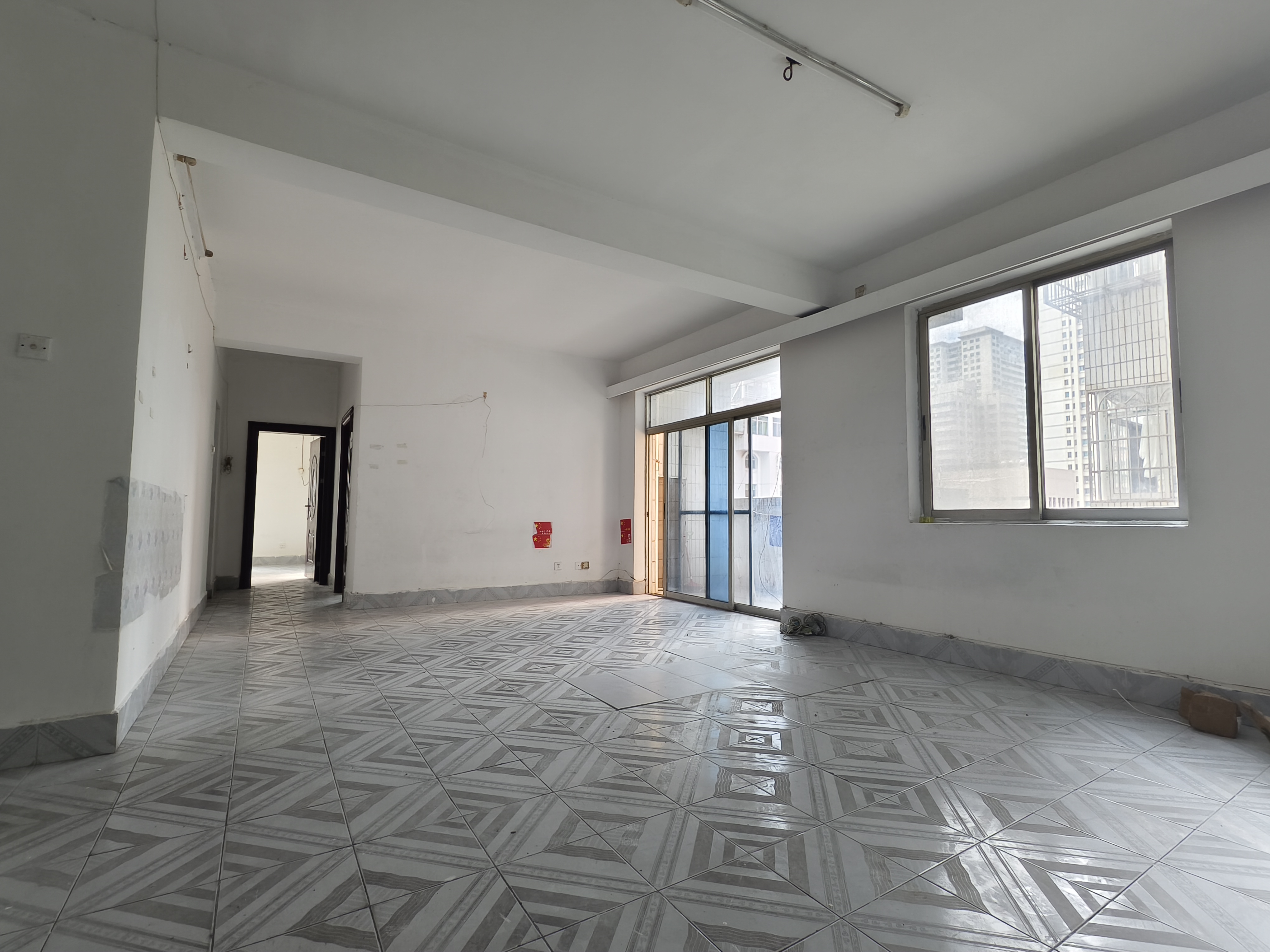 城中城 3室2厅2卫 2300.0元/月 城中城 3室2厅2卫 2300.0元/月室内图