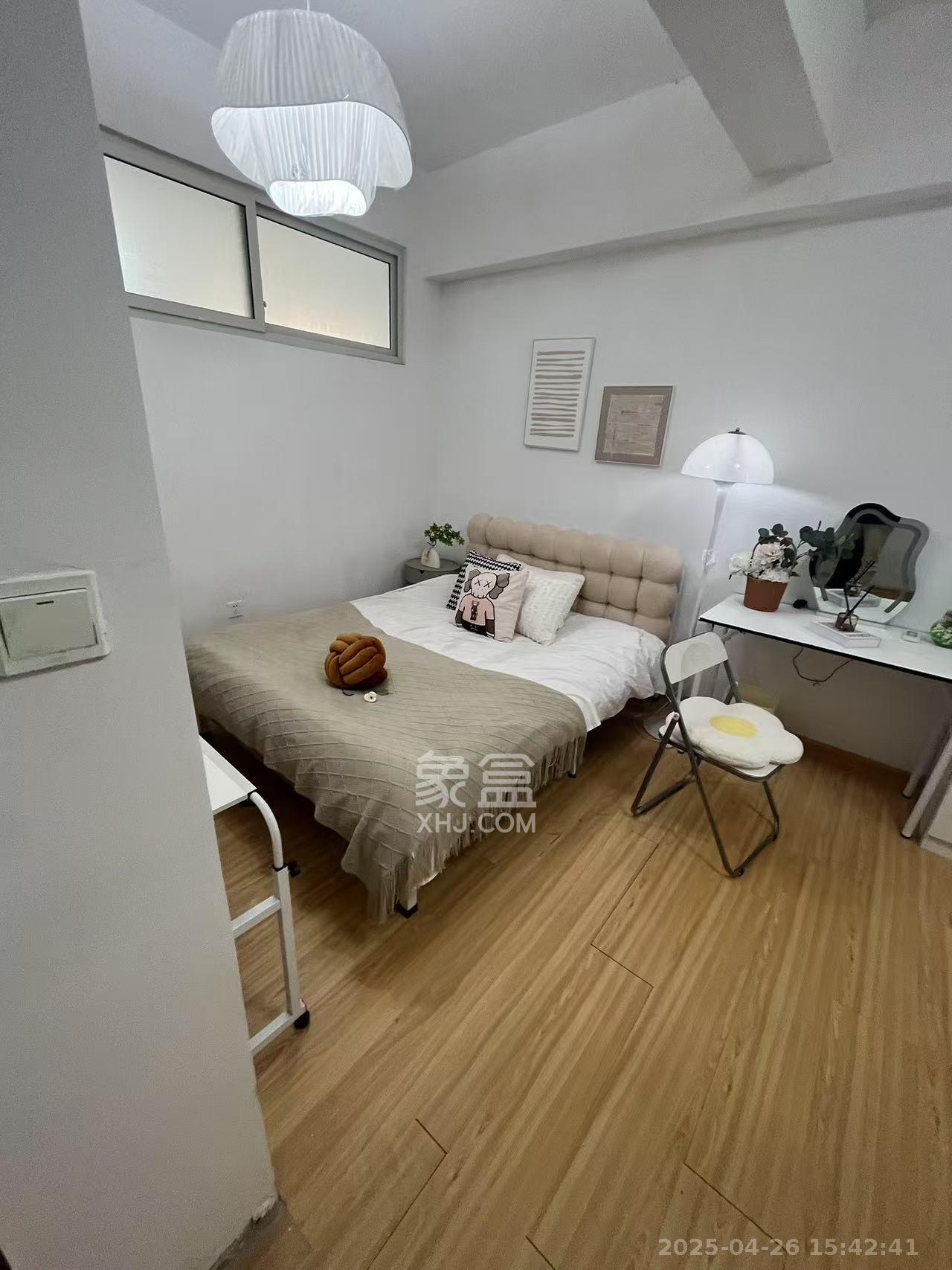 上城星座  1室1厅1卫   2300.00元/月
