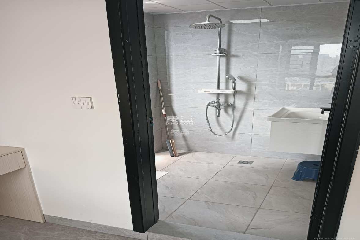 富兴悦府(富兴学府名邸) 4室2厅2卫 2300.0元/月 富兴悦府(富兴学府名邸) 4室2厅2卫 2300.0元/月室内图